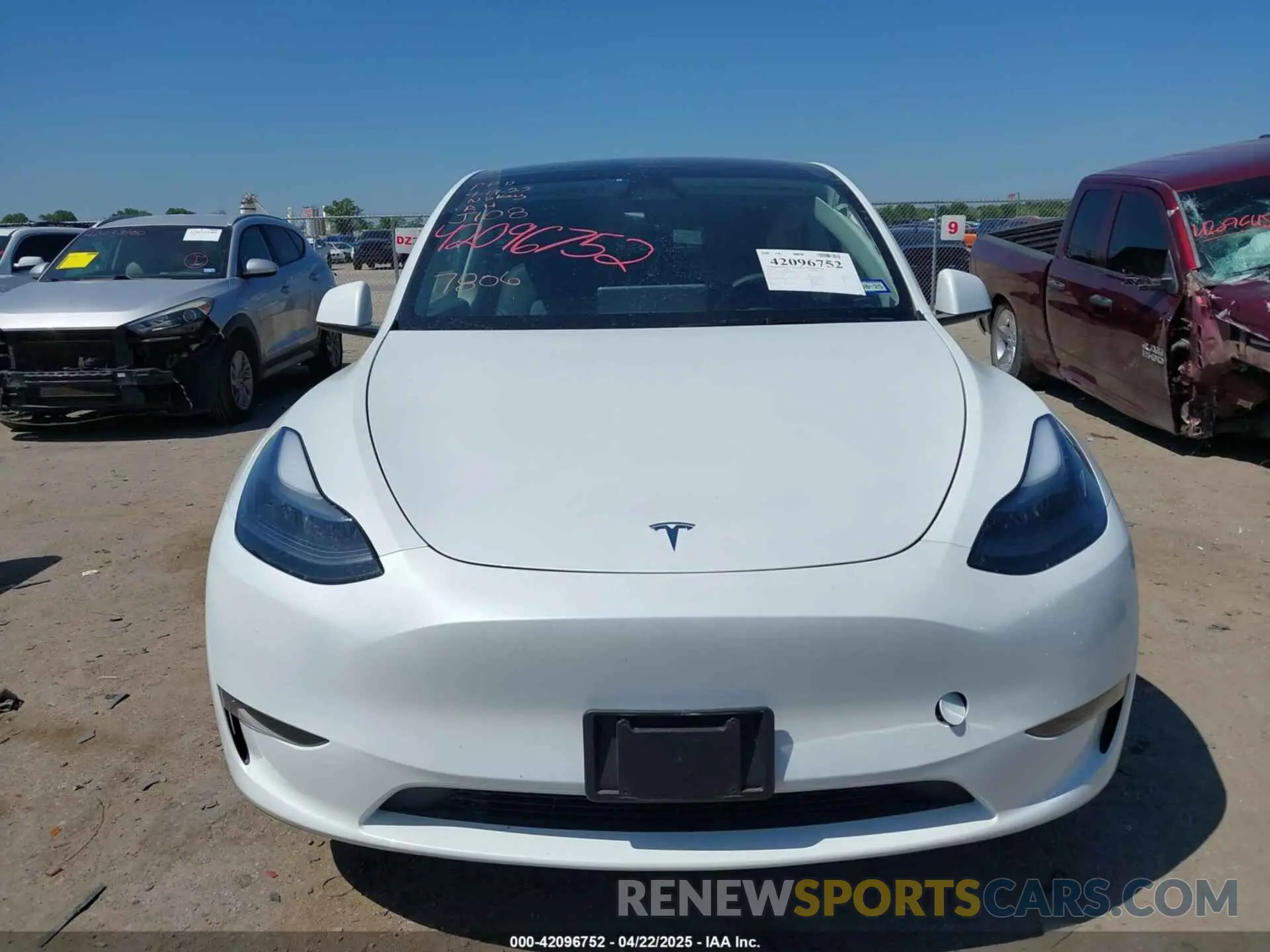 11 Photograph of a damaged car 7SAYGDED0RA327806 TESLA MODEL Y 2024