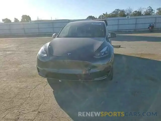 11 Photograph of a damaged car 7SAYGDED0RF040677 TESLA MODEL Y 2024