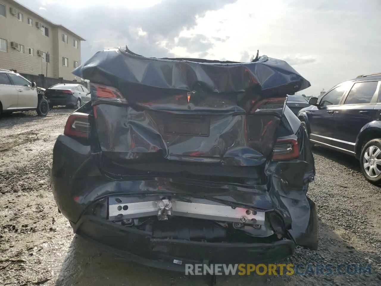 6 Фотография поврежденного автомобиля 7SAYGDED0RF093184 TESLA MODEL Y 2024