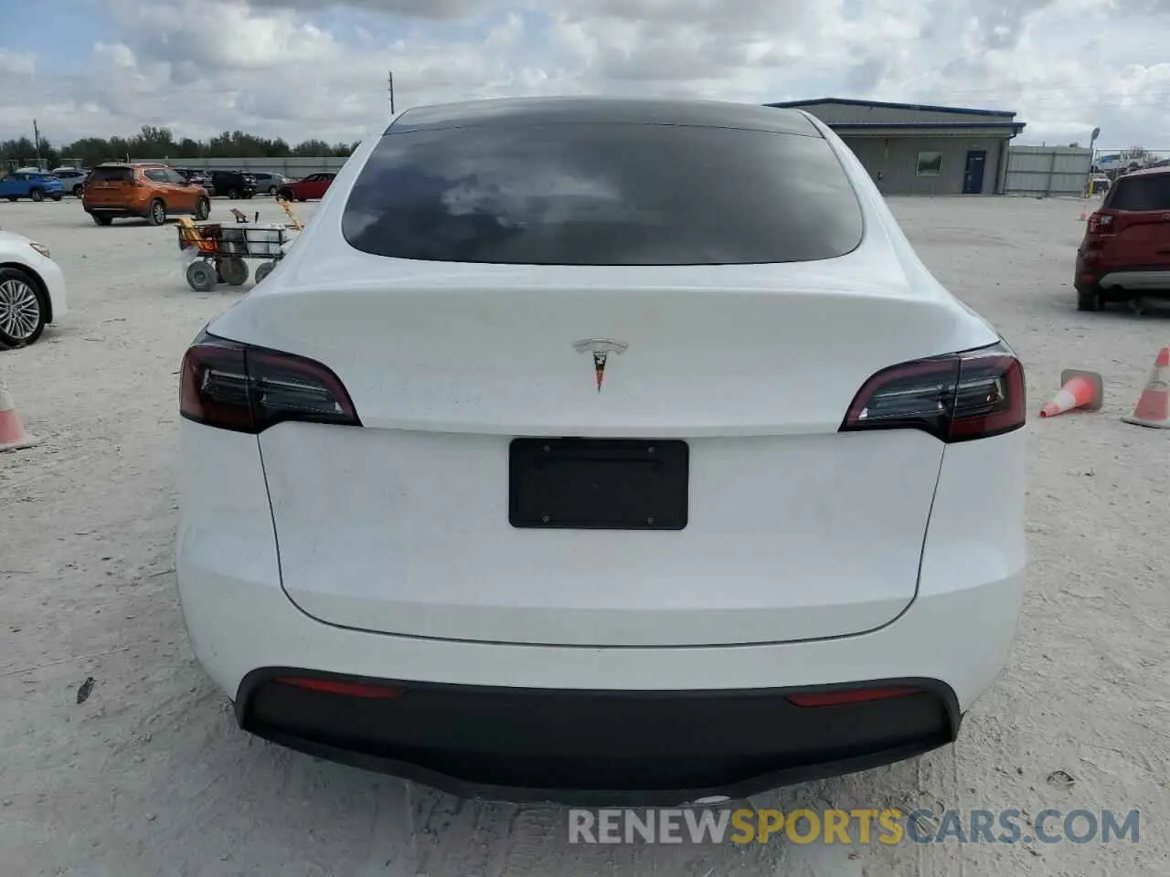 6 Фотография поврежденного автомобиля 7SAYGDED0RF158471 TESLA MODEL Y 2024