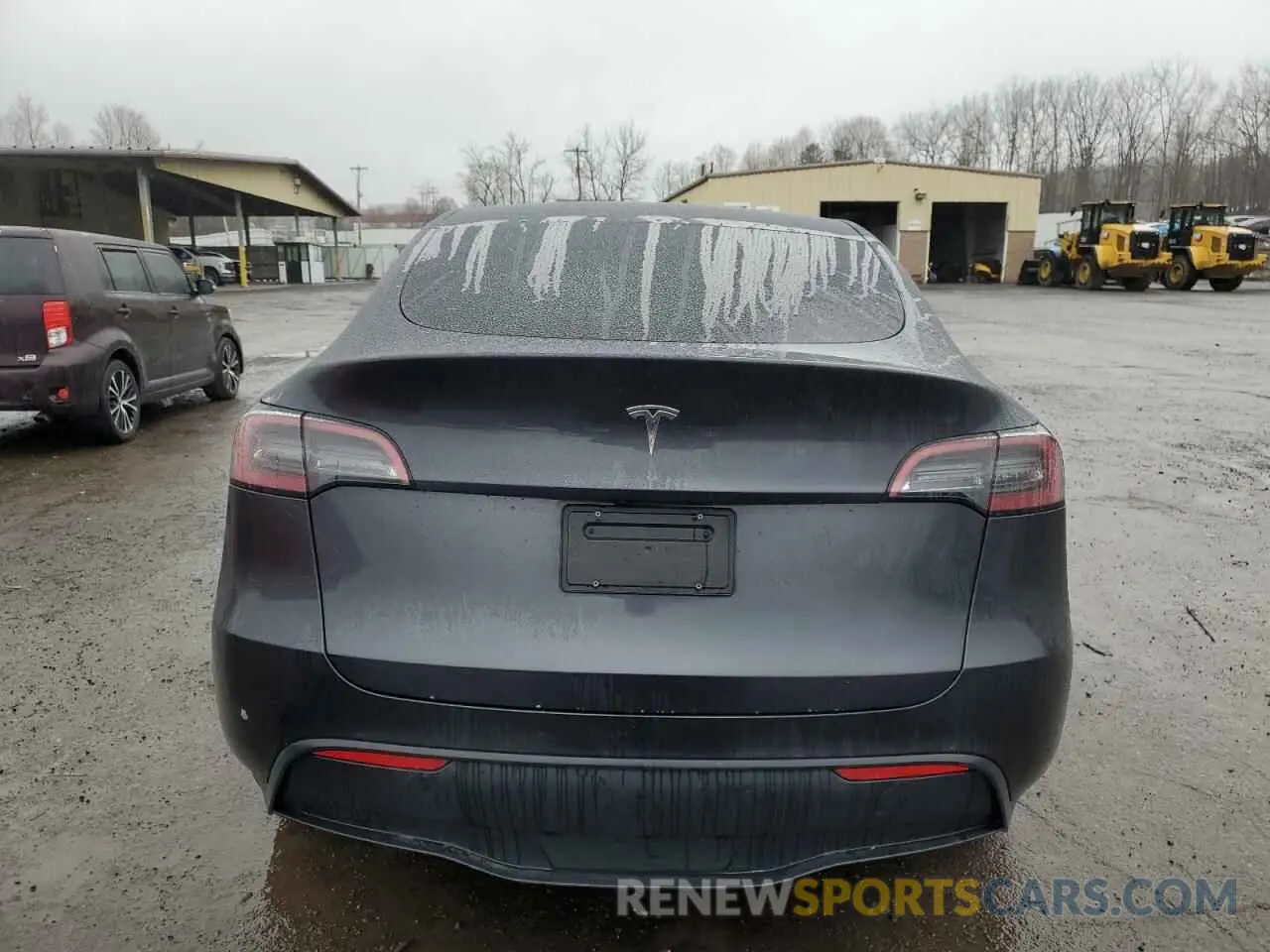 6 Photograph of a damaged car 7SAYGDED0RF165260 TESLA MODEL Y 2024
