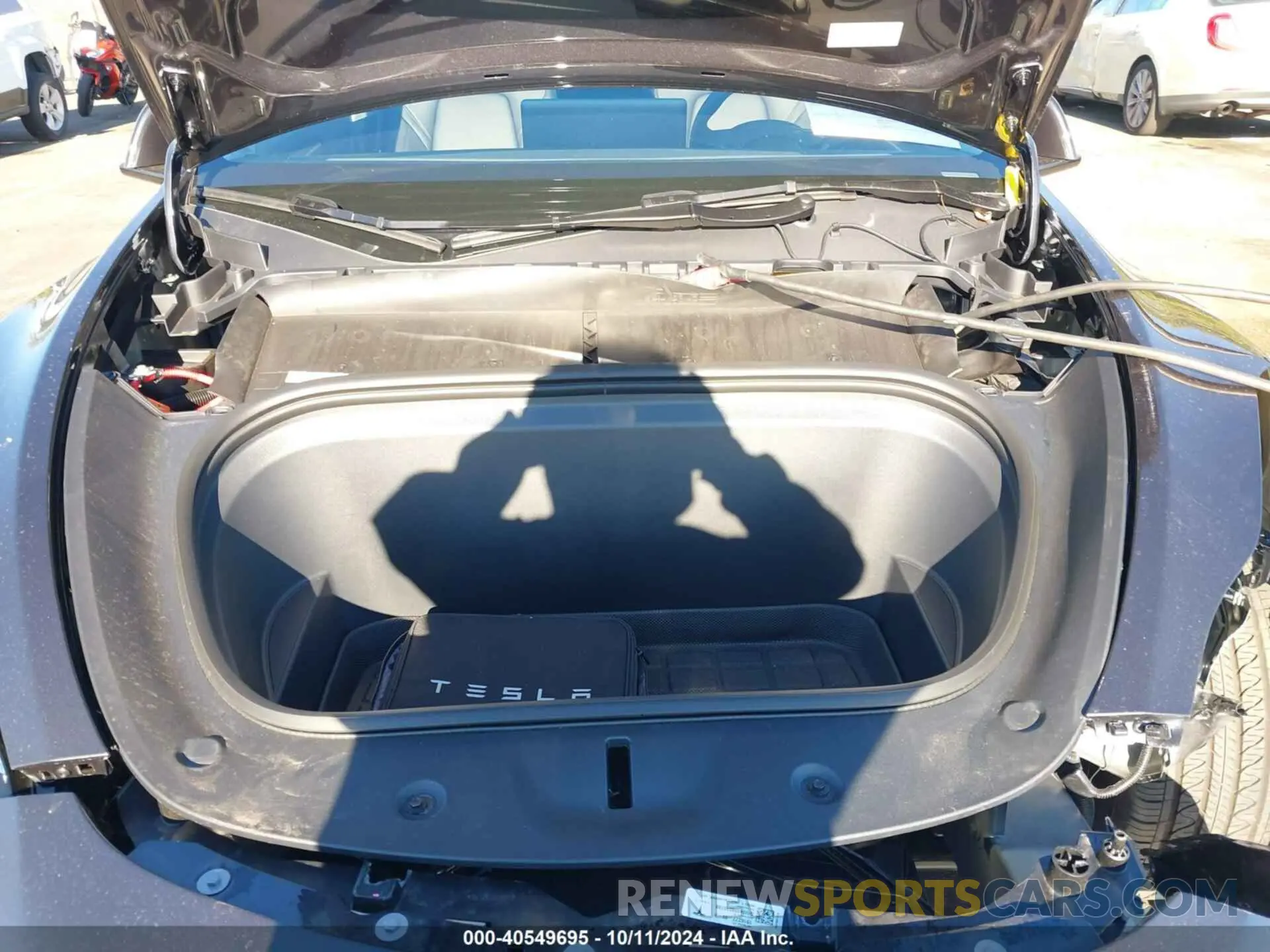 10 Photograph of a damaged car 7SAYGDED0RF178607 TESLA MODEL Y 2024