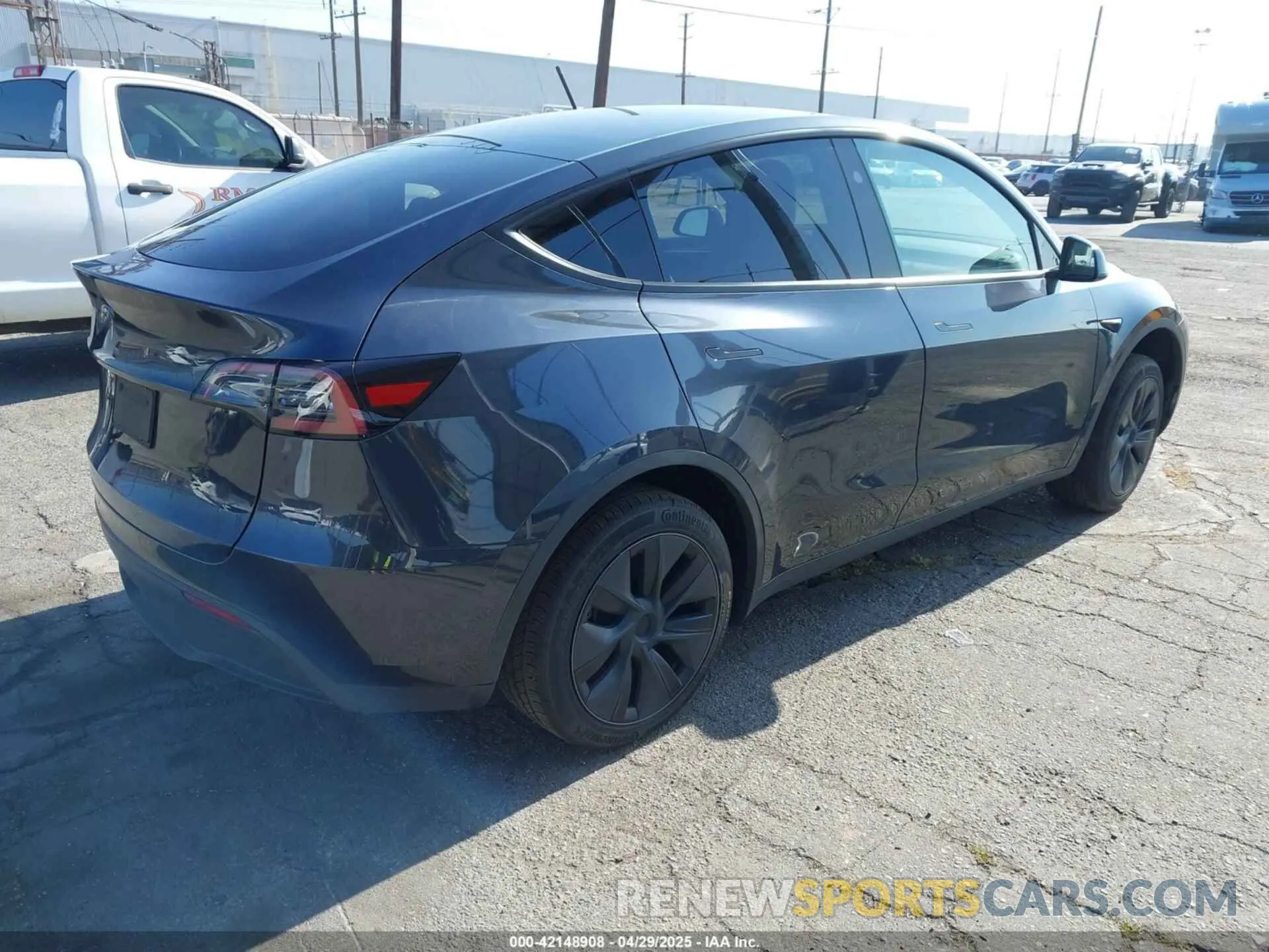 4 Фотография поврежденного автомобиля 7SAYGDED0RF197366 TESLA MODEL Y 2024
