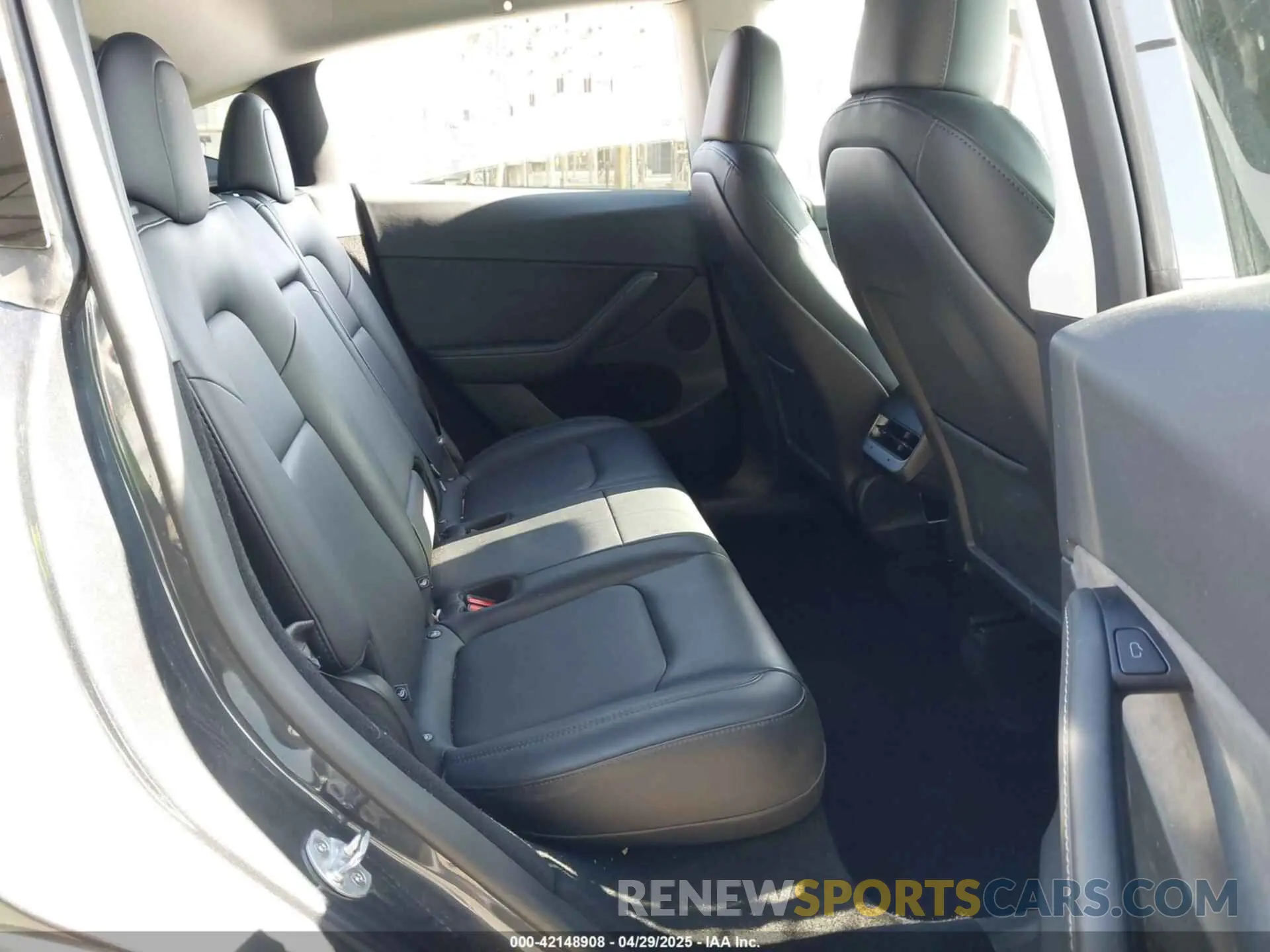 8 Фотография поврежденного автомобиля 7SAYGDED0RF197366 TESLA MODEL Y 2024