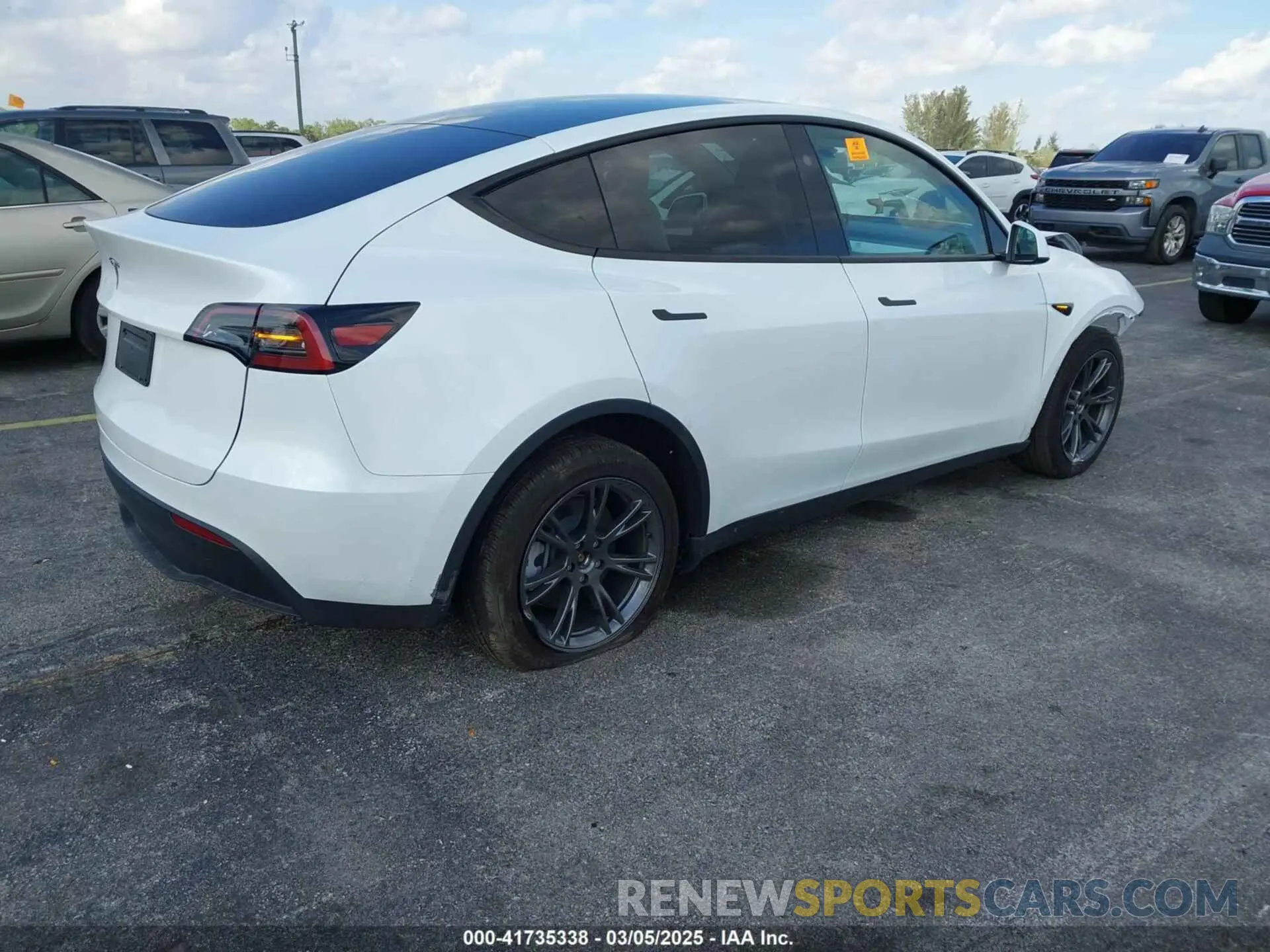 4 Фотография поврежденного автомобиля 7SAYGDED0RF199456 TESLA MODEL Y 2024