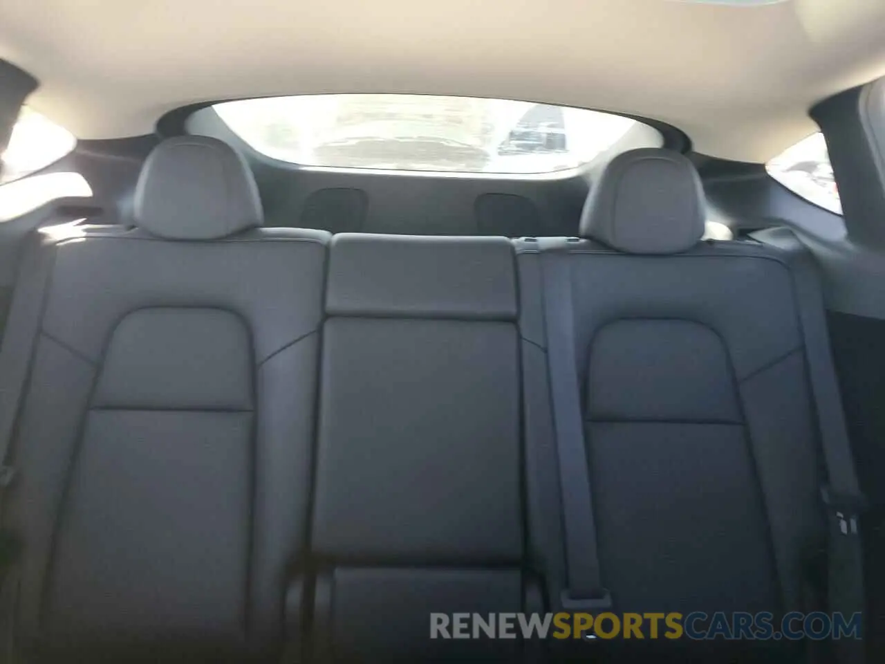 10 Photograph of a damaged car 7SAYGDED1RA305765 TESLA MODEL Y 2024