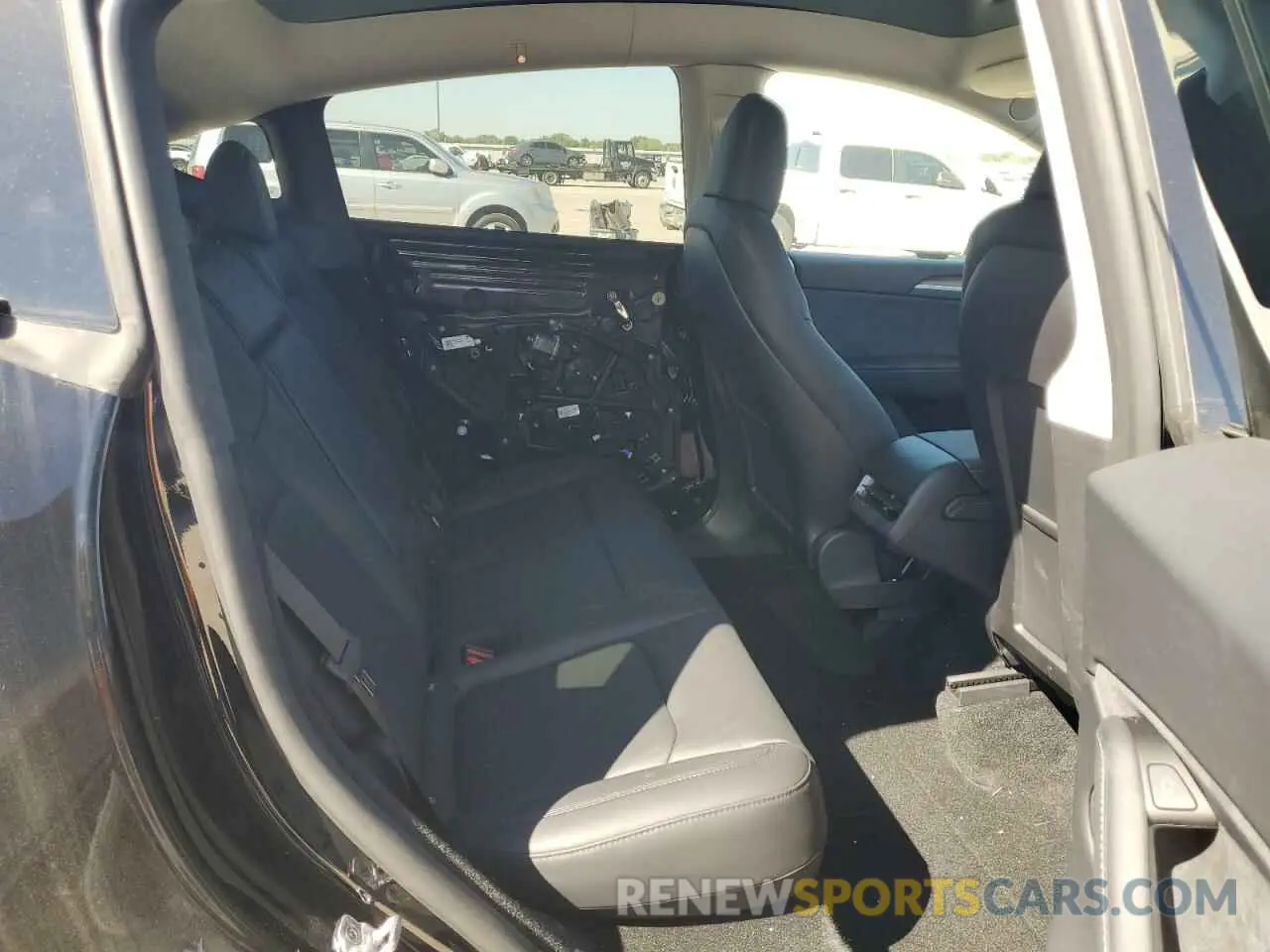 11 Photograph of a damaged car 7SAYGDED1RA305765 TESLA MODEL Y 2024