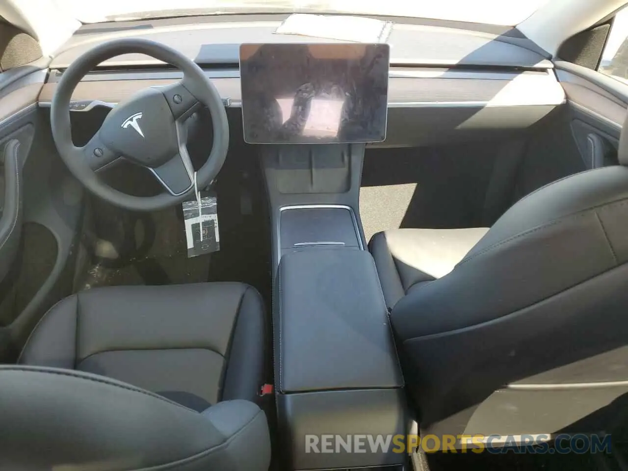 8 Photograph of a damaged car 7SAYGDED1RA305765 TESLA MODEL Y 2024