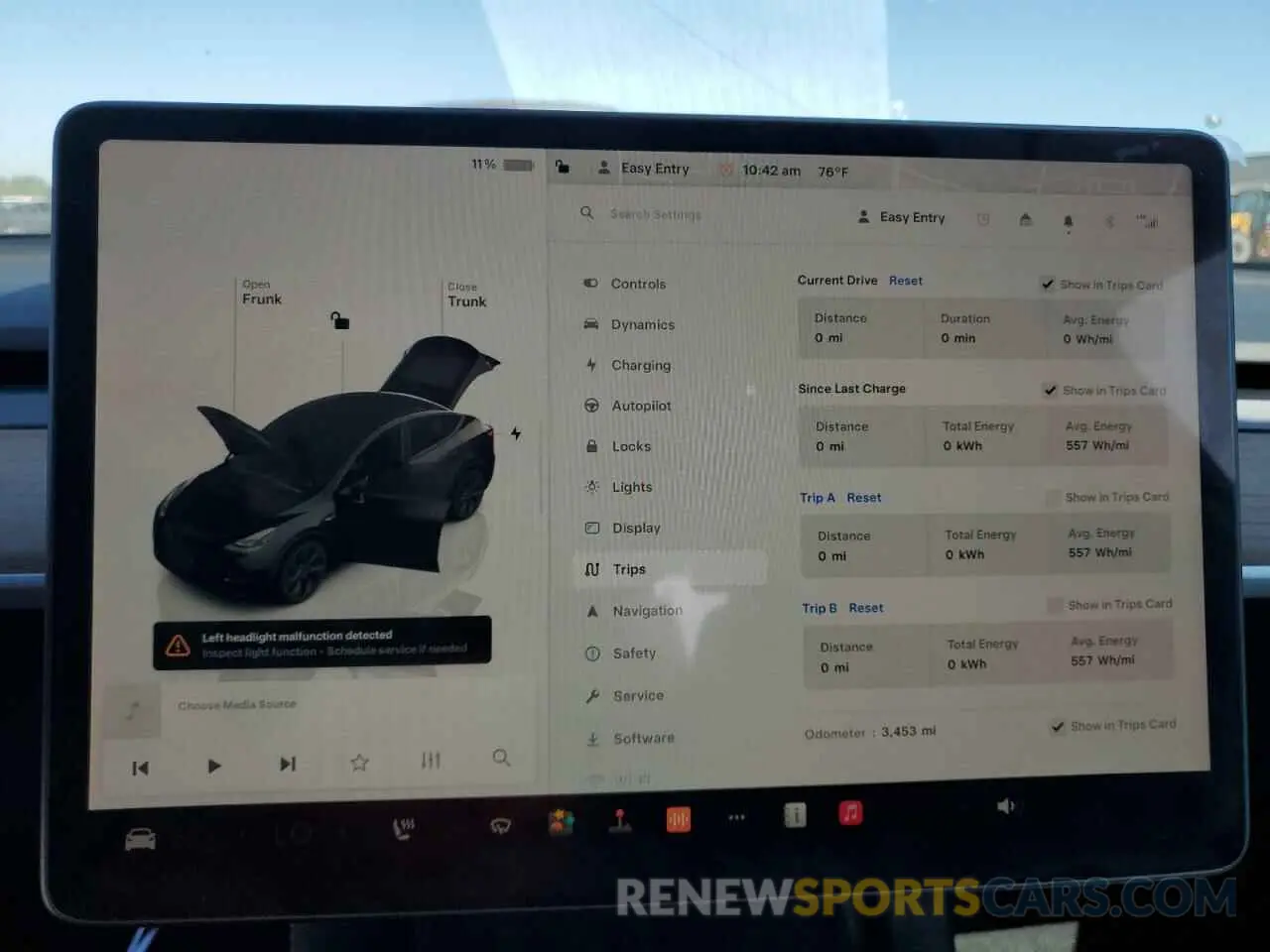 9 Photograph of a damaged car 7SAYGDED1RA305765 TESLA MODEL Y 2024