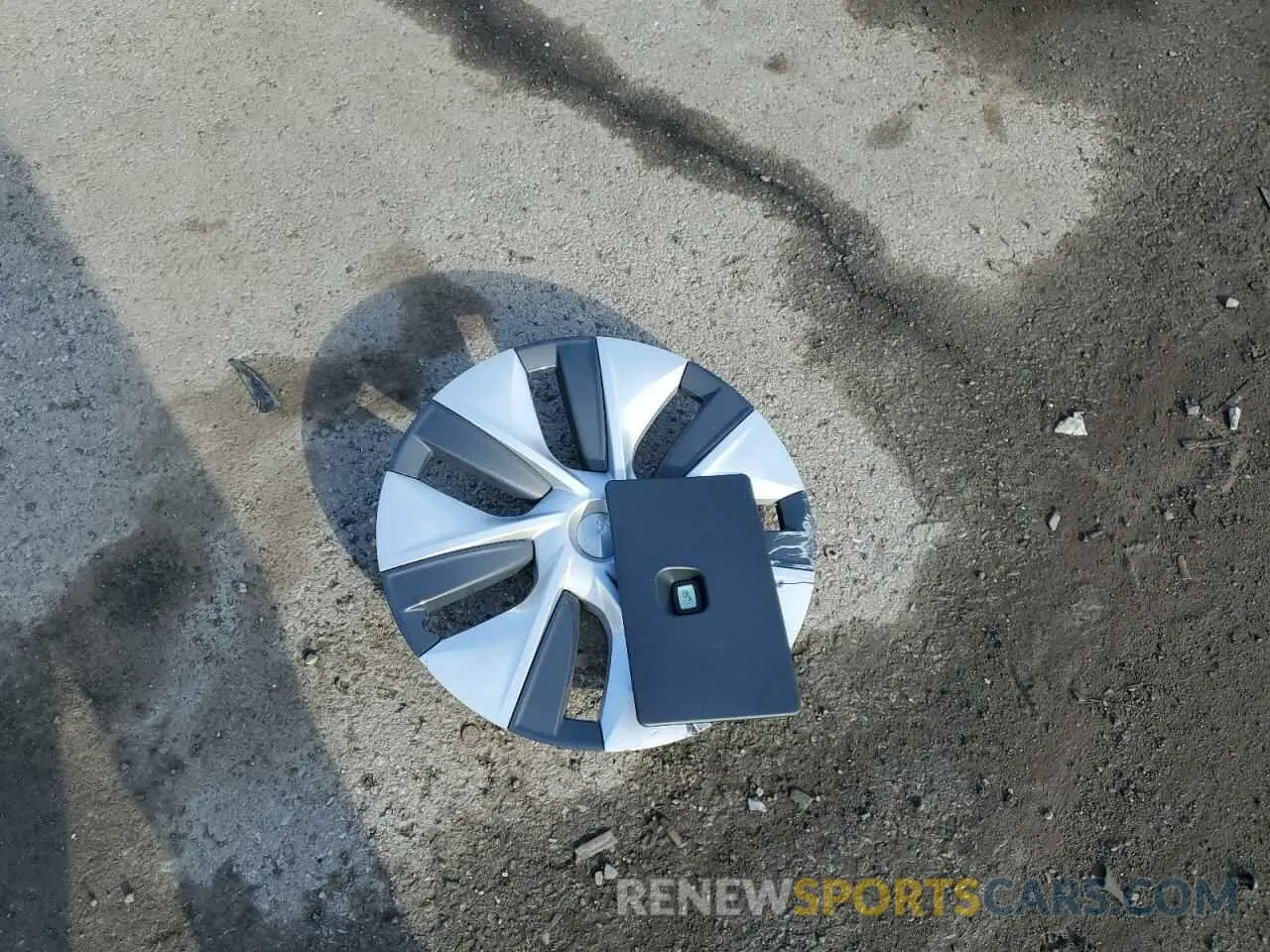 12 Photograph of a damaged car 7SAYGDED1RF016792 TESLA MODEL Y 2024