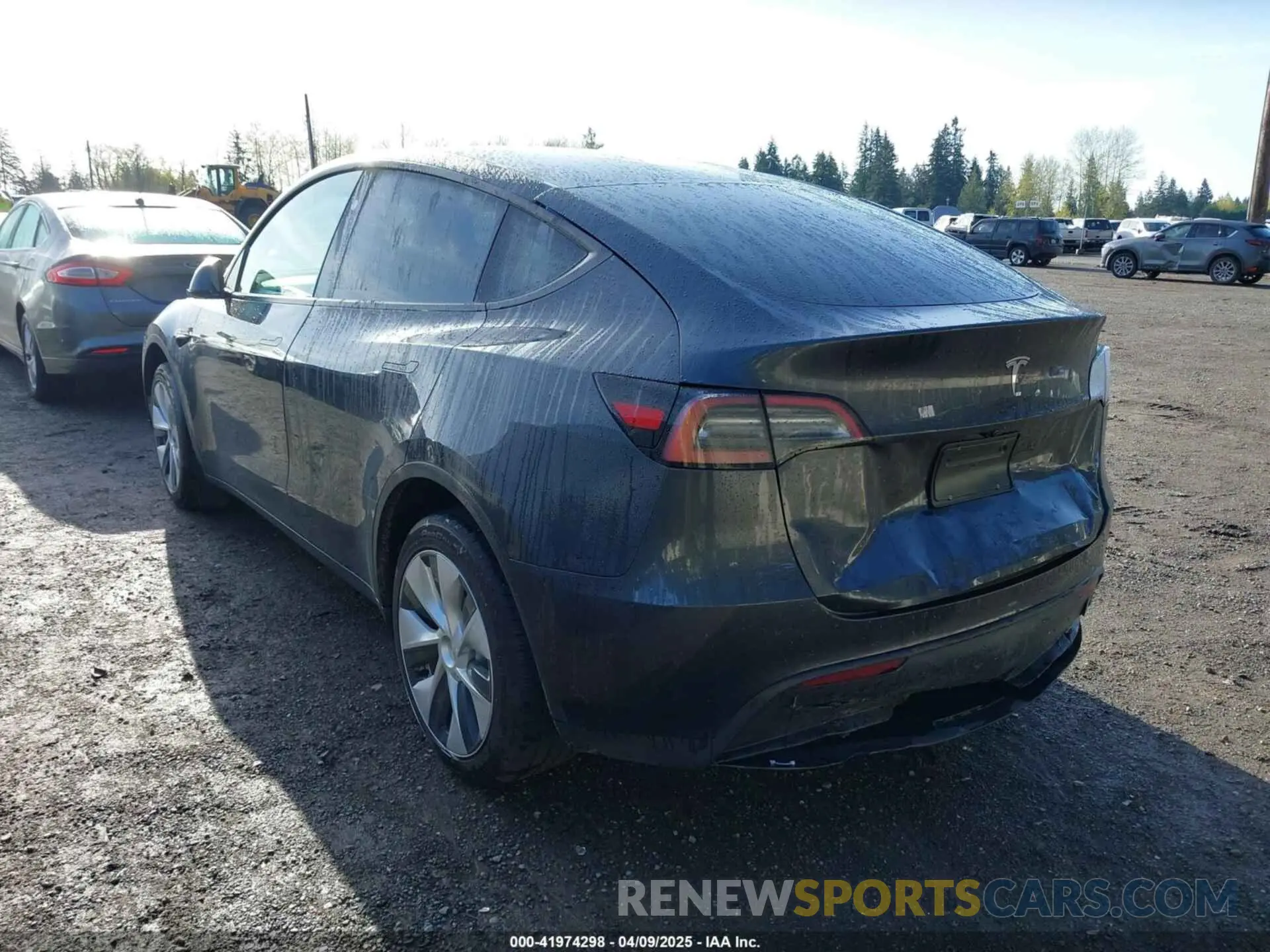3 Photograph of a damaged car 7SAYGDED1RF056306 TESLA MODEL Y 2024