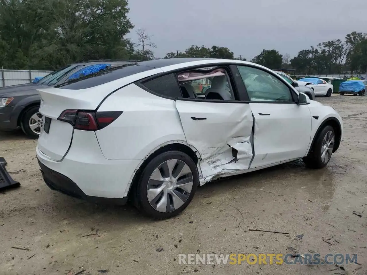 3 Photograph of a damaged car 7SAYGDED1RF095042 TESLA MODEL Y 2024