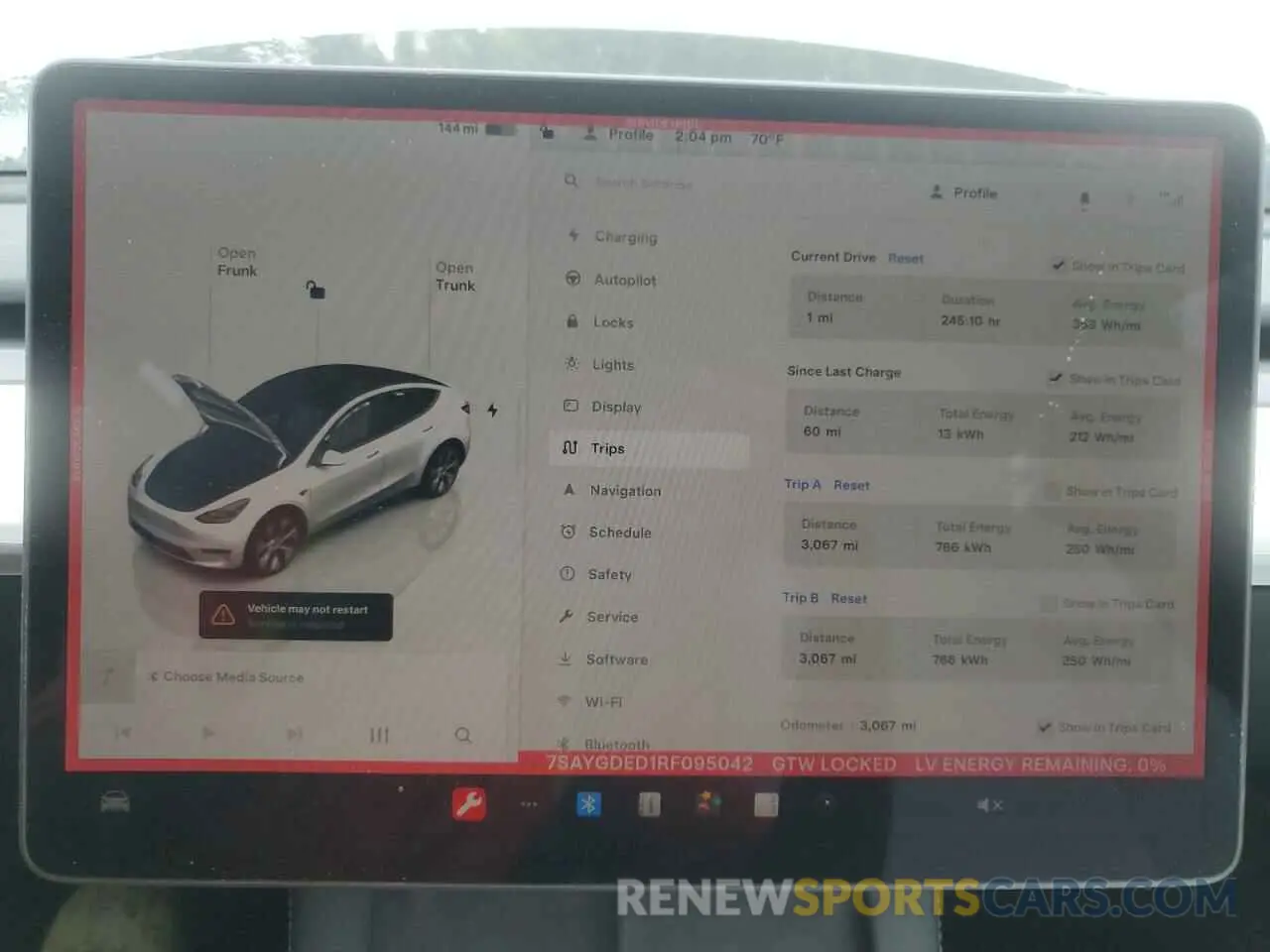 9 Photograph of a damaged car 7SAYGDED1RF095042 TESLA MODEL Y 2024