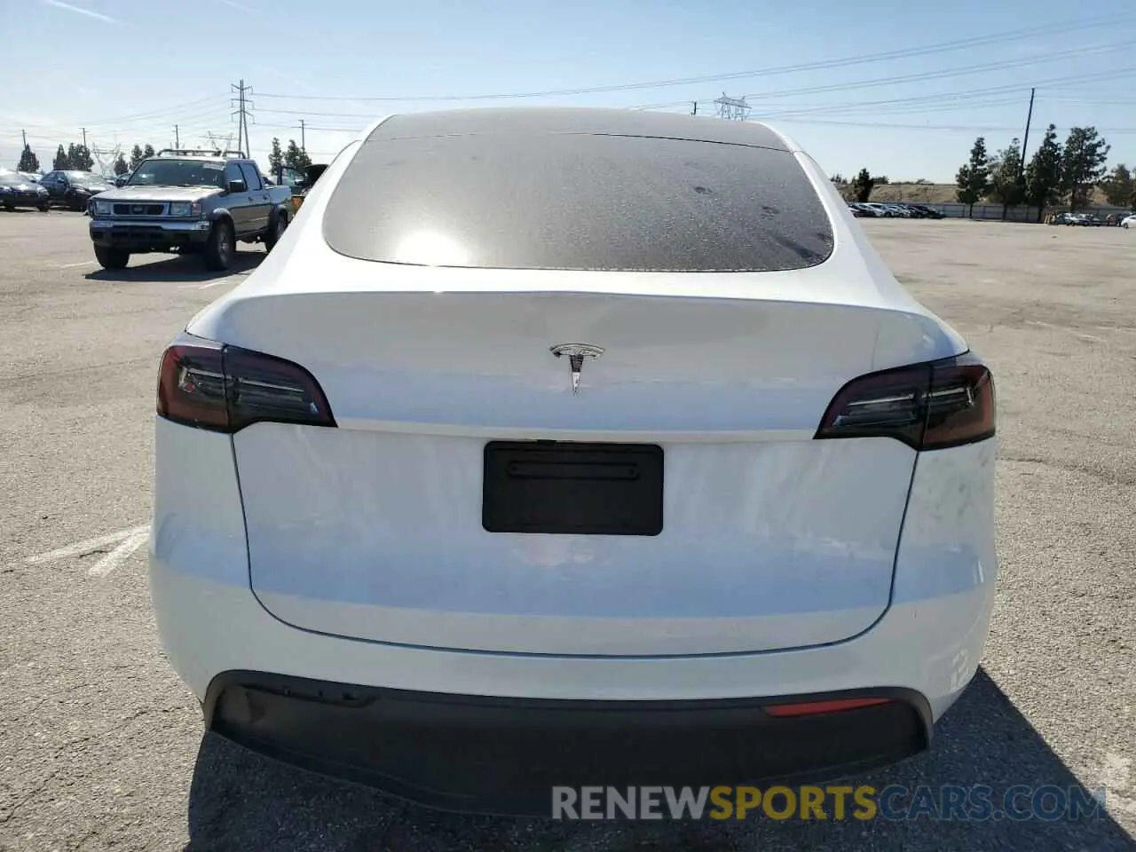 6 Photograph of a damaged car 7SAYGDED1RF115290 TESLA MODEL Y 2024