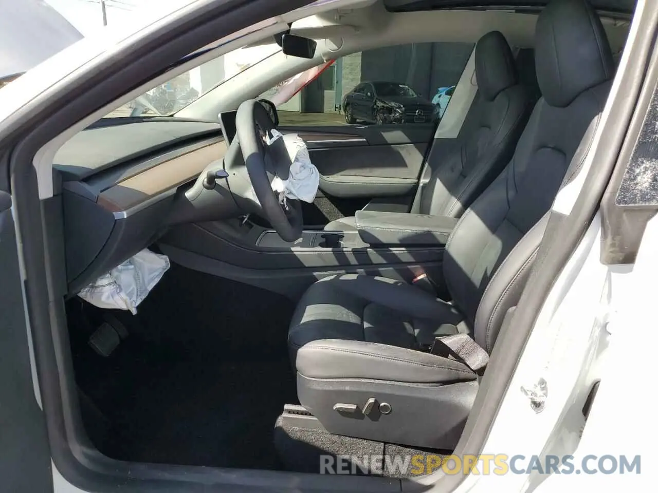 7 Photograph of a damaged car 7SAYGDED1RF115290 TESLA MODEL Y 2024