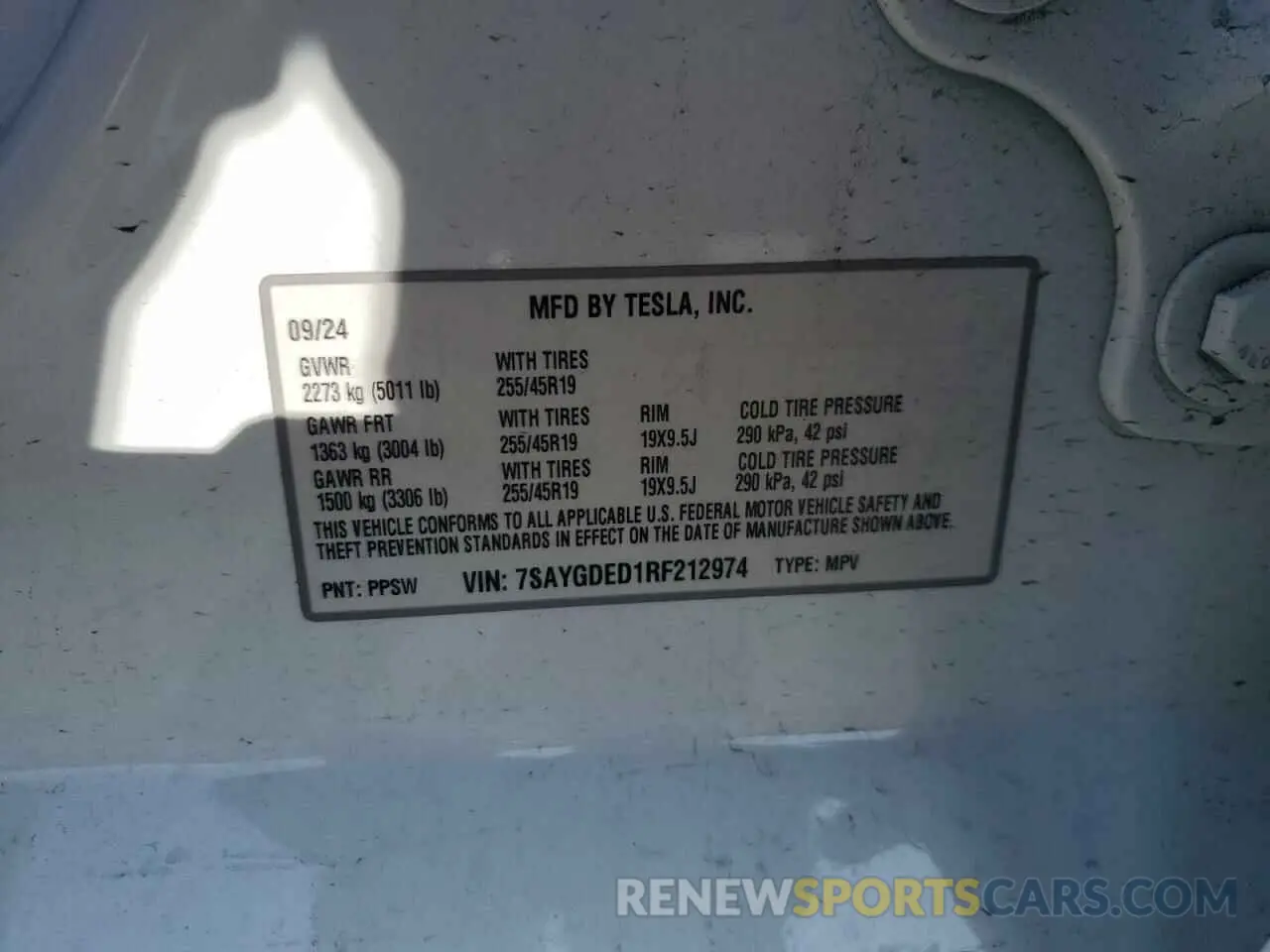 14 Photograph of a damaged car 7SAYGDED1RF212974 TESLA MODEL Y 2024