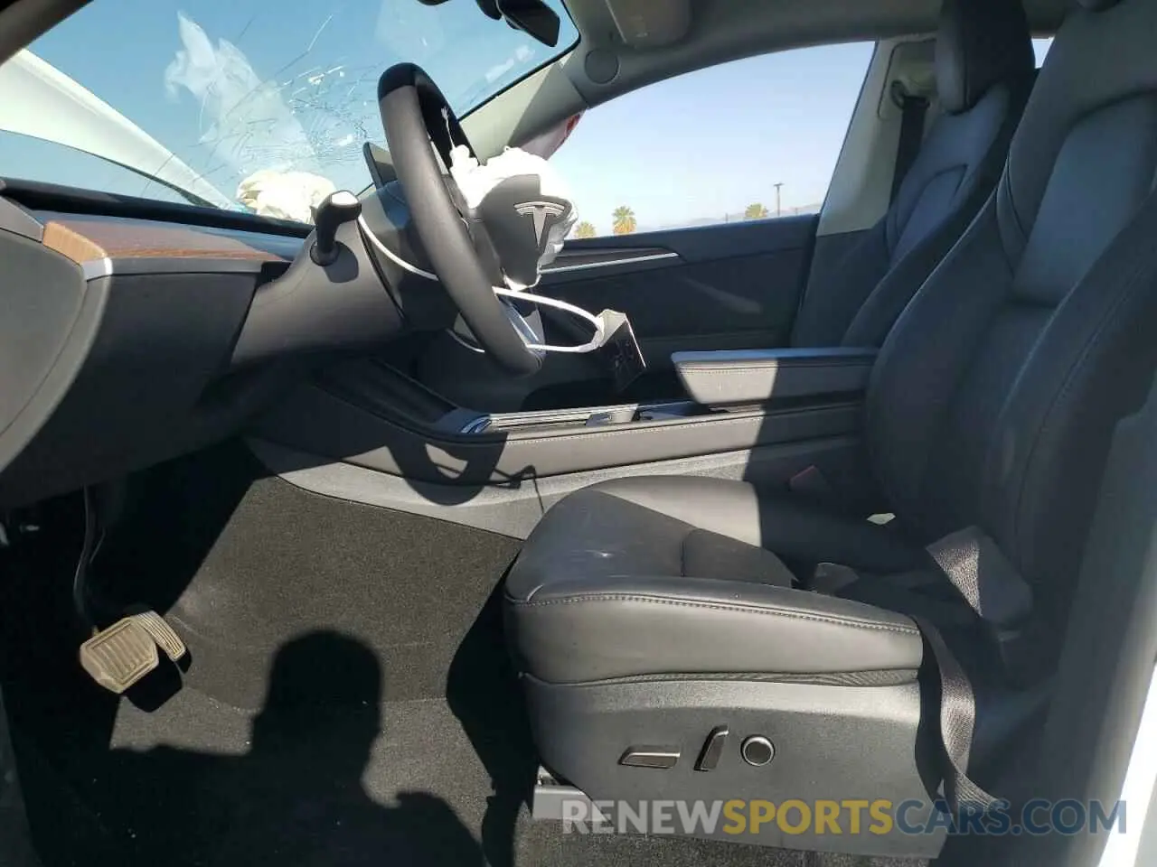 7 Photograph of a damaged car 7SAYGDED1RF212974 TESLA MODEL Y 2024