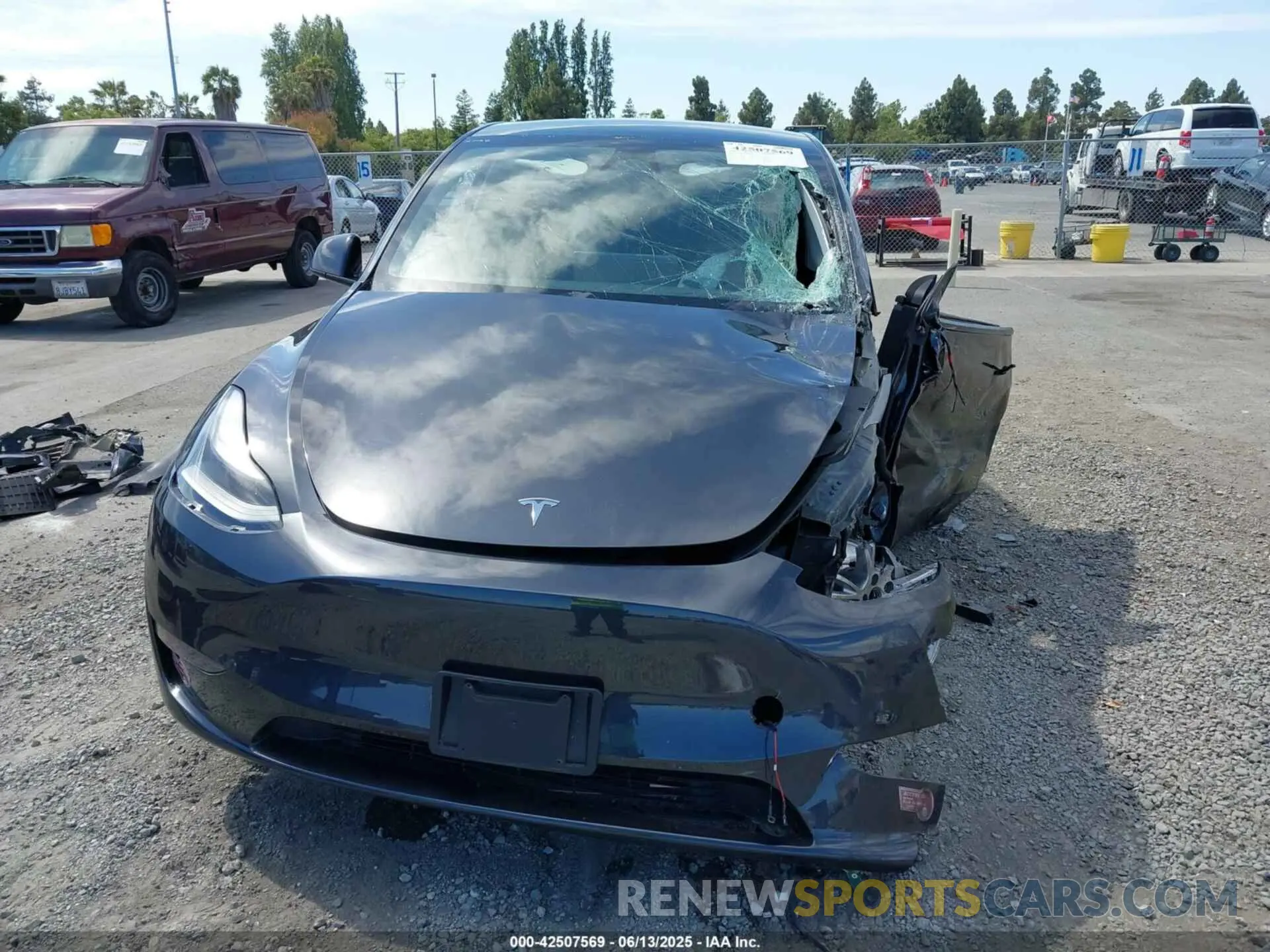 12 Photograph of a damaged car 7SAYGDED2RF032628 TESLA MODEL Y 2024