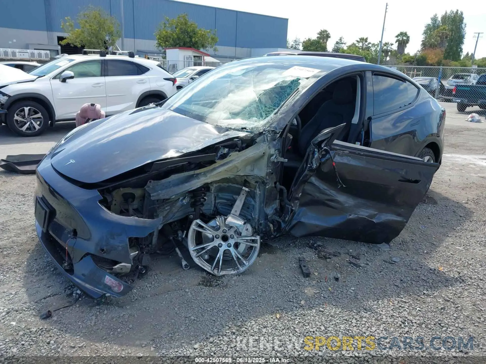 2 Photograph of a damaged car 7SAYGDED2RF032628 TESLA MODEL Y 2024