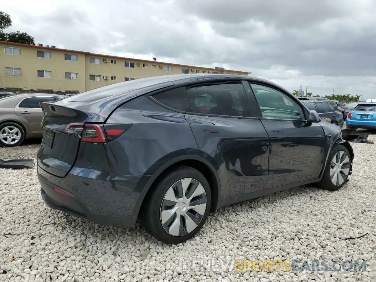 3 Фотография поврежденного автомобиля 7SAYGDED2RF040079 TESLA MODEL Y 2024