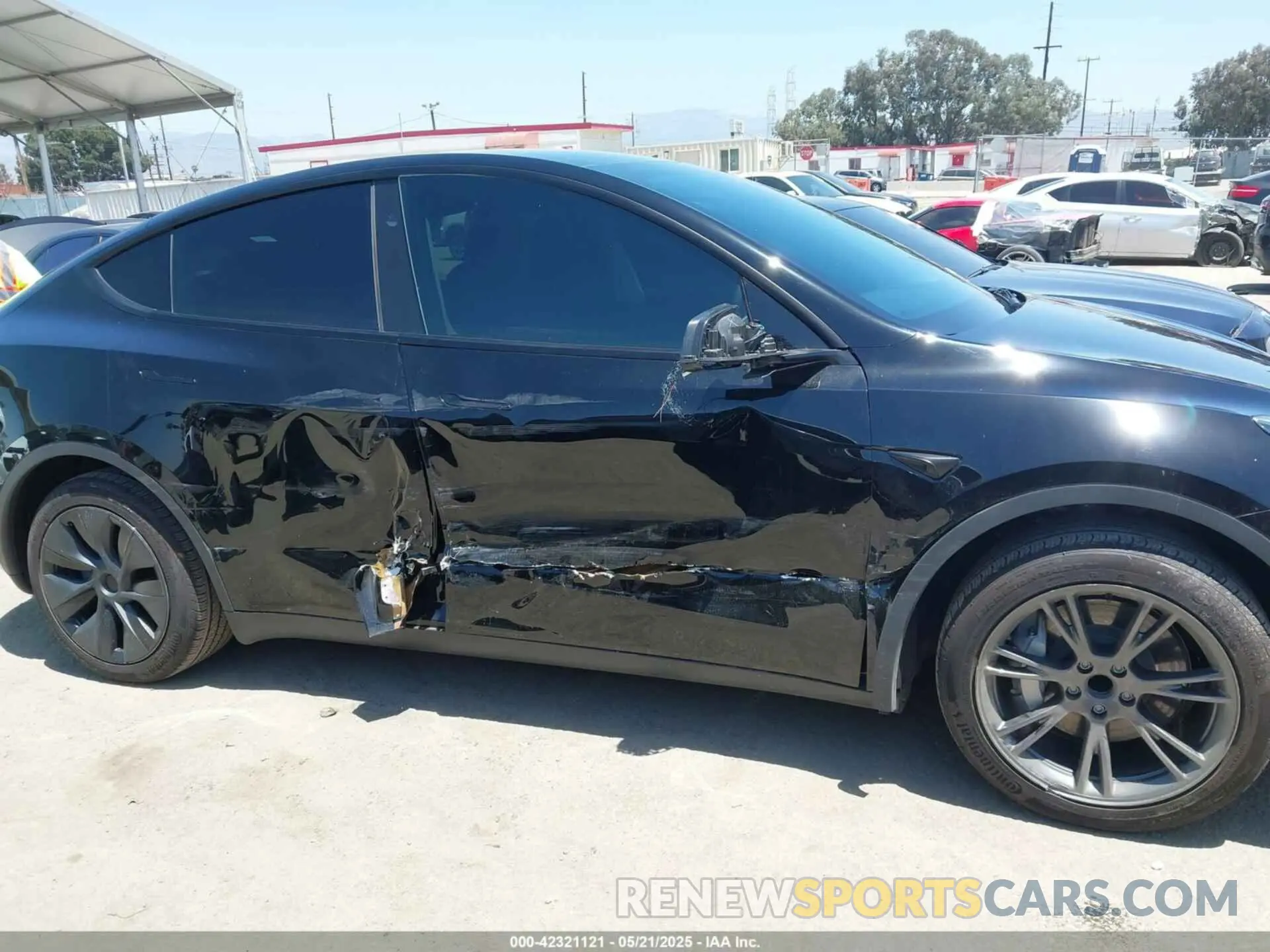 13 Photograph of a damaged car 7SAYGDED2RF111670 TESLA MODEL Y 2024