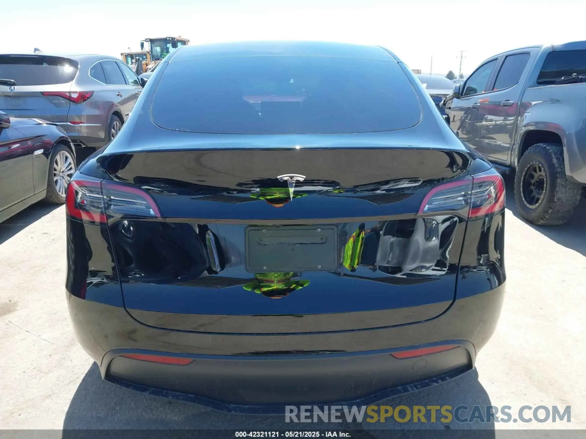 16 Photograph of a damaged car 7SAYGDED2RF111670 TESLA MODEL Y 2024