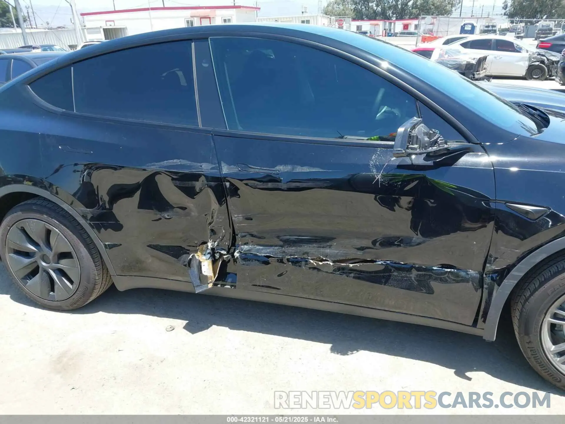 6 Photograph of a damaged car 7SAYGDED2RF111670 TESLA MODEL Y 2024