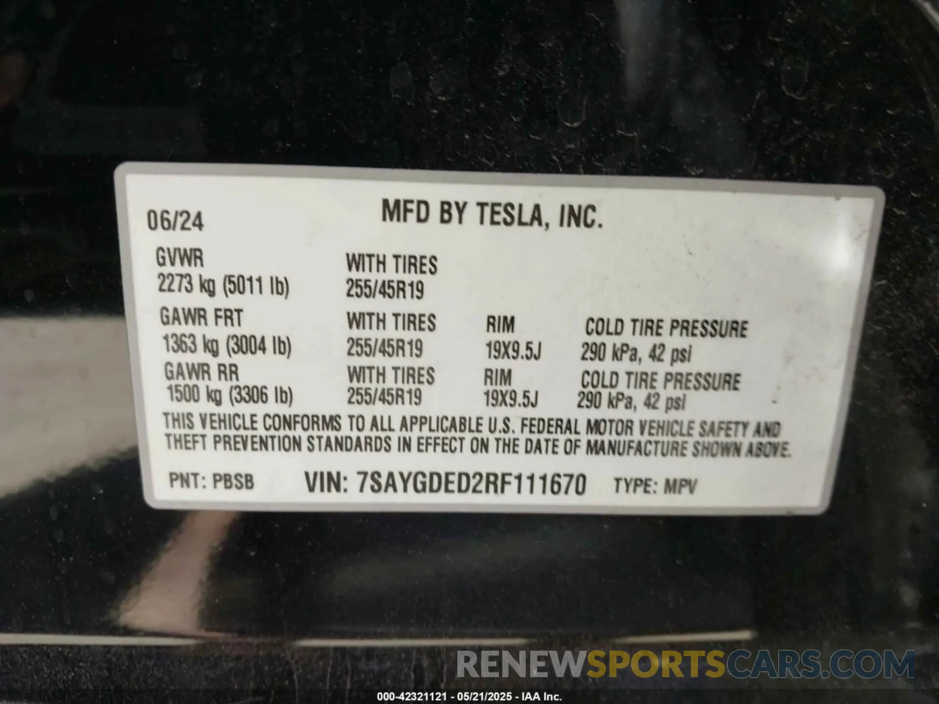 9 Photograph of a damaged car 7SAYGDED2RF111670 TESLA MODEL Y 2024