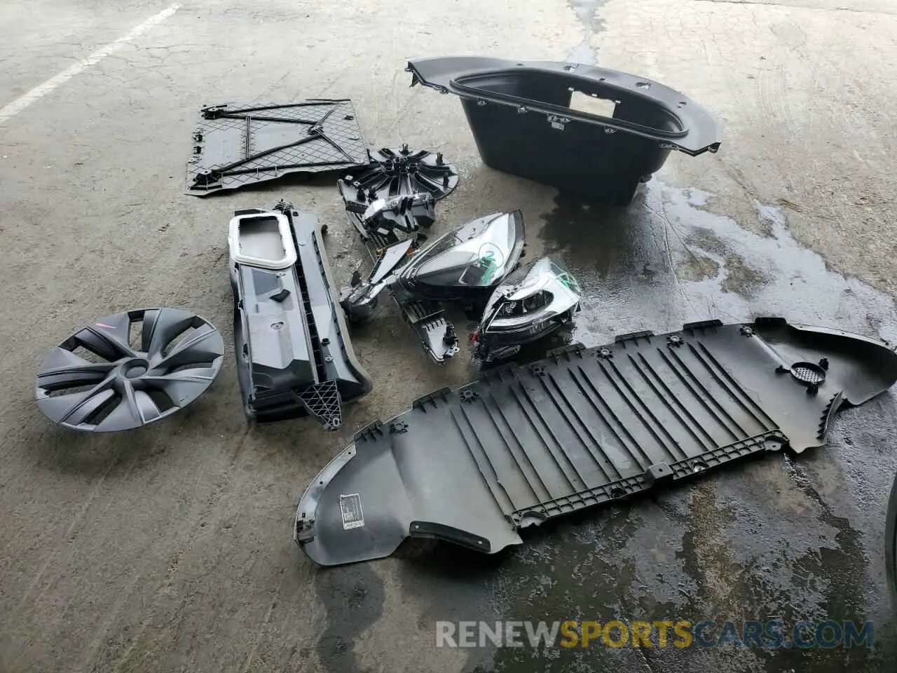 12 Photograph of a damaged car 7SAYGDED2RF119770 TESLA MODEL Y 2024