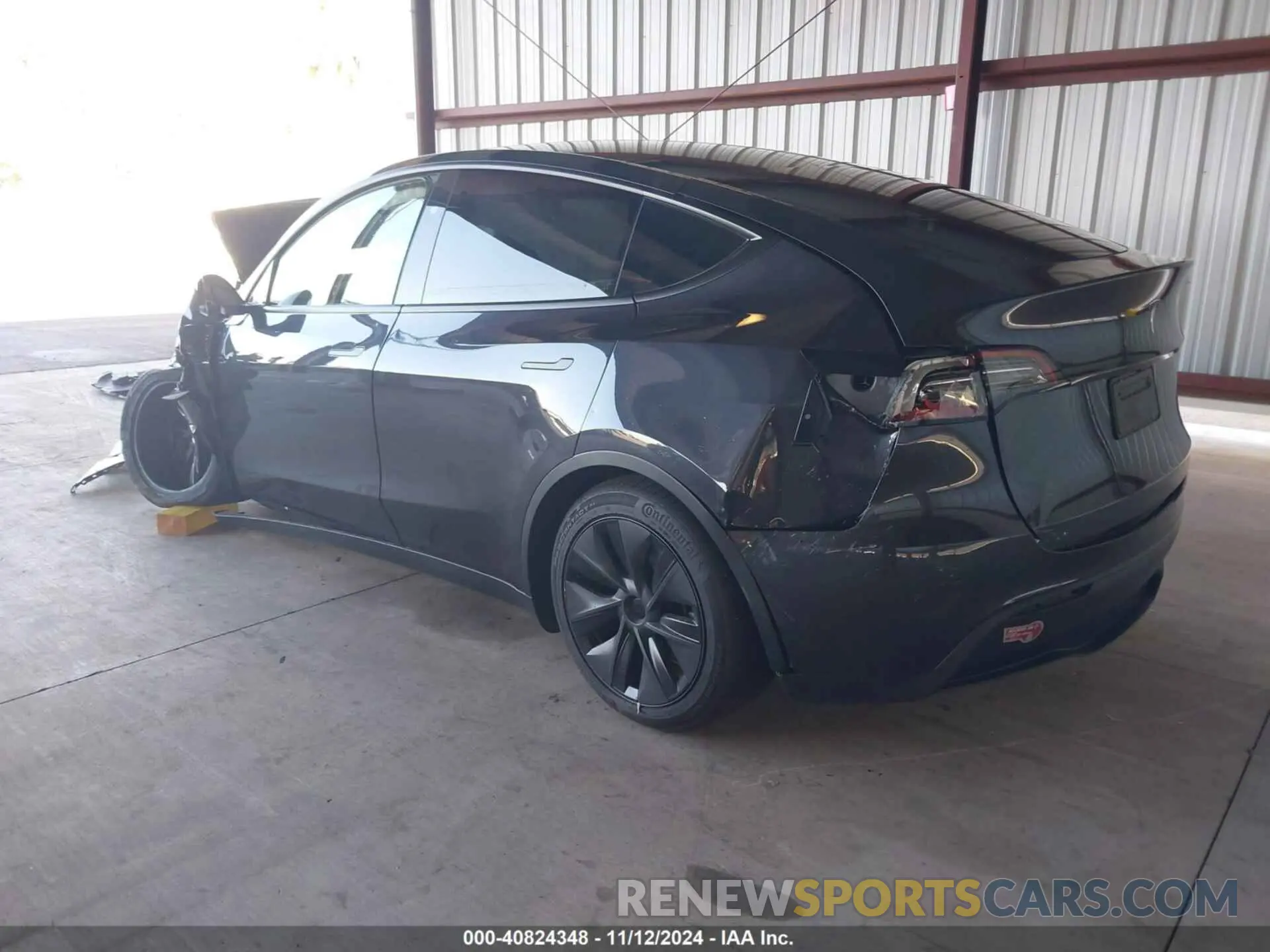 3 Photograph of a damaged car 7SAYGDED2RF126508 TESLA MODEL Y 2024