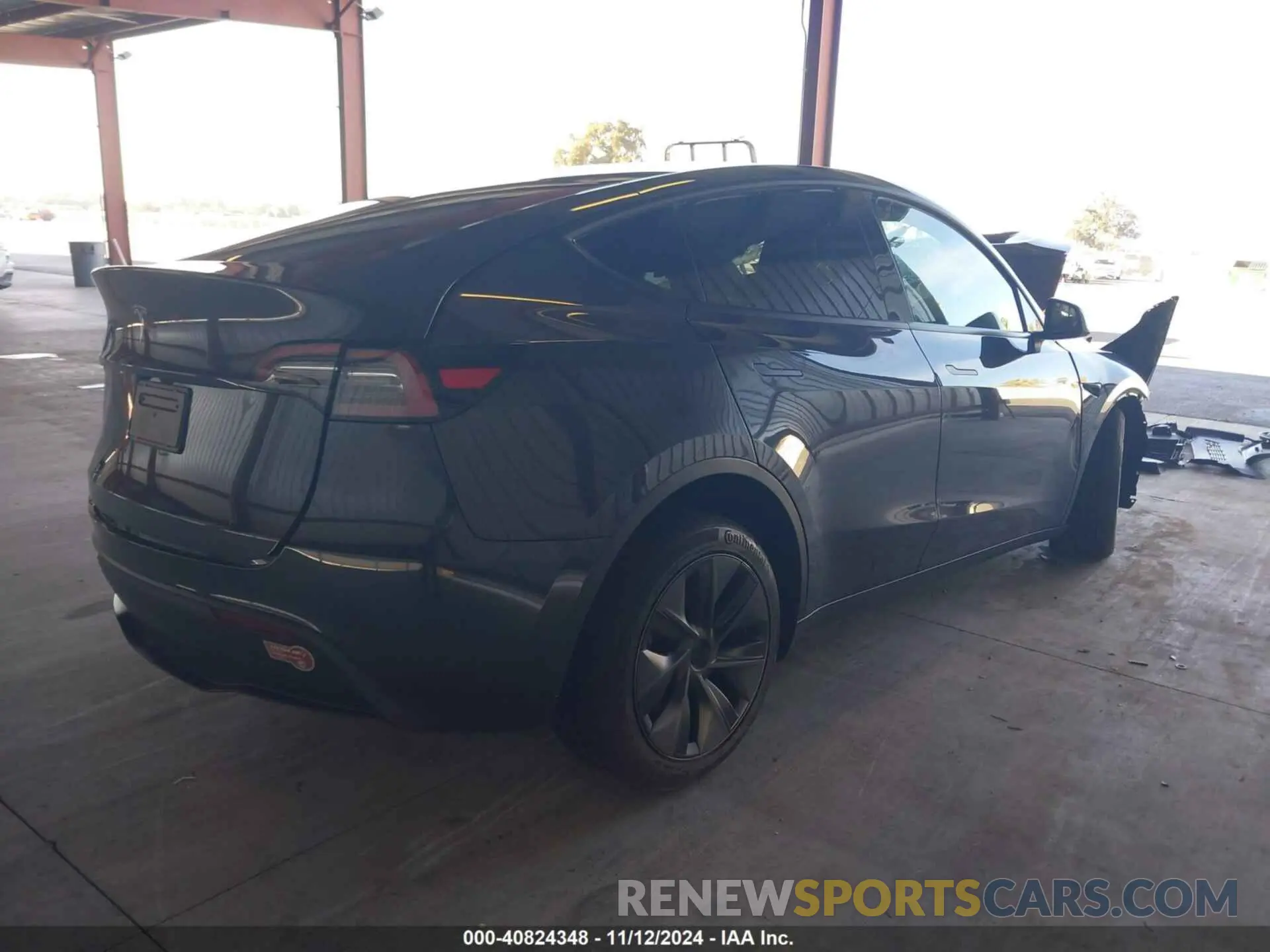4 Photograph of a damaged car 7SAYGDED2RF126508 TESLA MODEL Y 2024