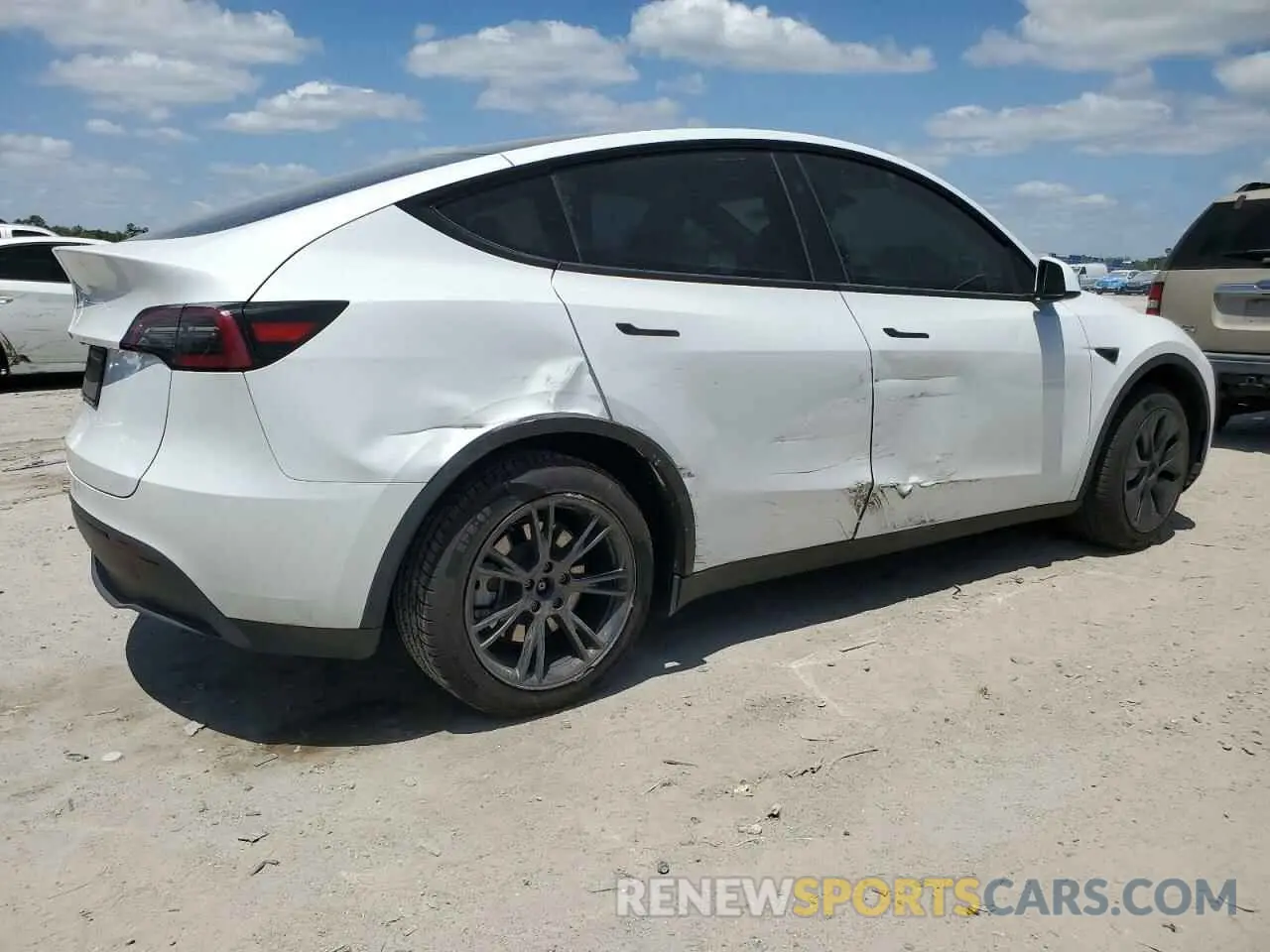 3 Photograph of a damaged car 7SAYGDED2RF164790 TESLA MODEL Y 2024