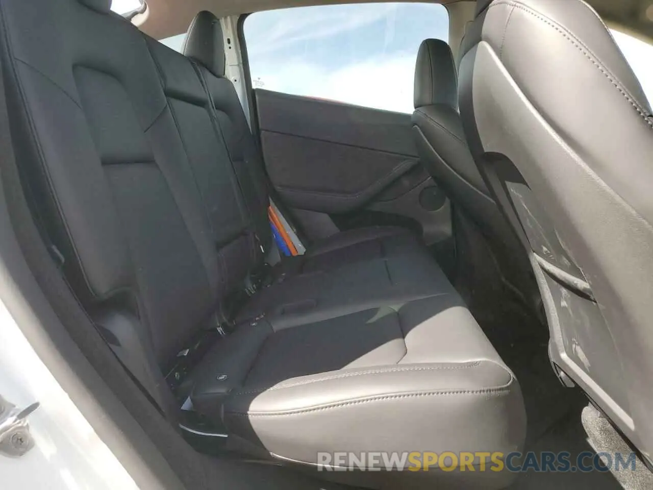 10 Photograph of a damaged car 7SAYGDED2RF191388 TESLA MODEL Y 2024