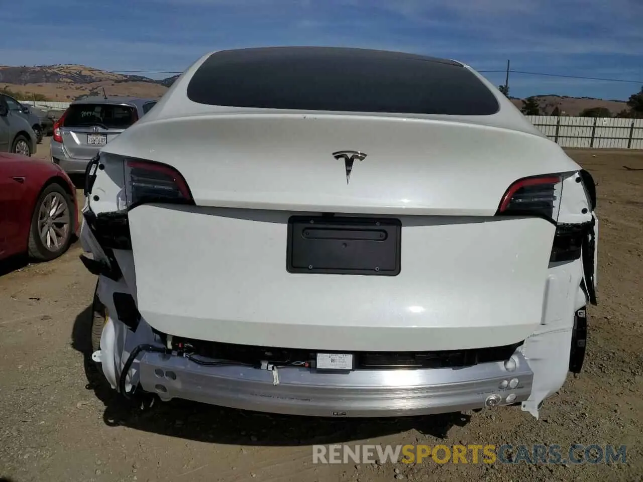 6 Photograph of a damaged car 7SAYGDED2RF191388 TESLA MODEL Y 2024
