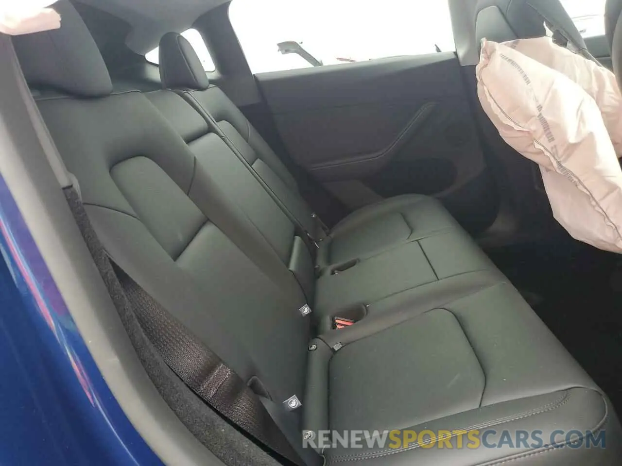 10 Photograph of a damaged car 7SAYGDED3RA326178 TESLA MODEL Y 2024