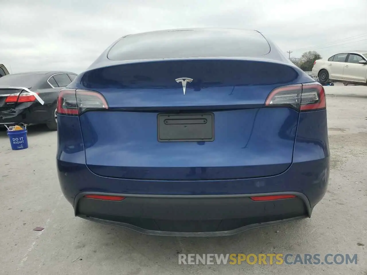 6 Photograph of a damaged car 7SAYGDED3RA326178 TESLA MODEL Y 2024