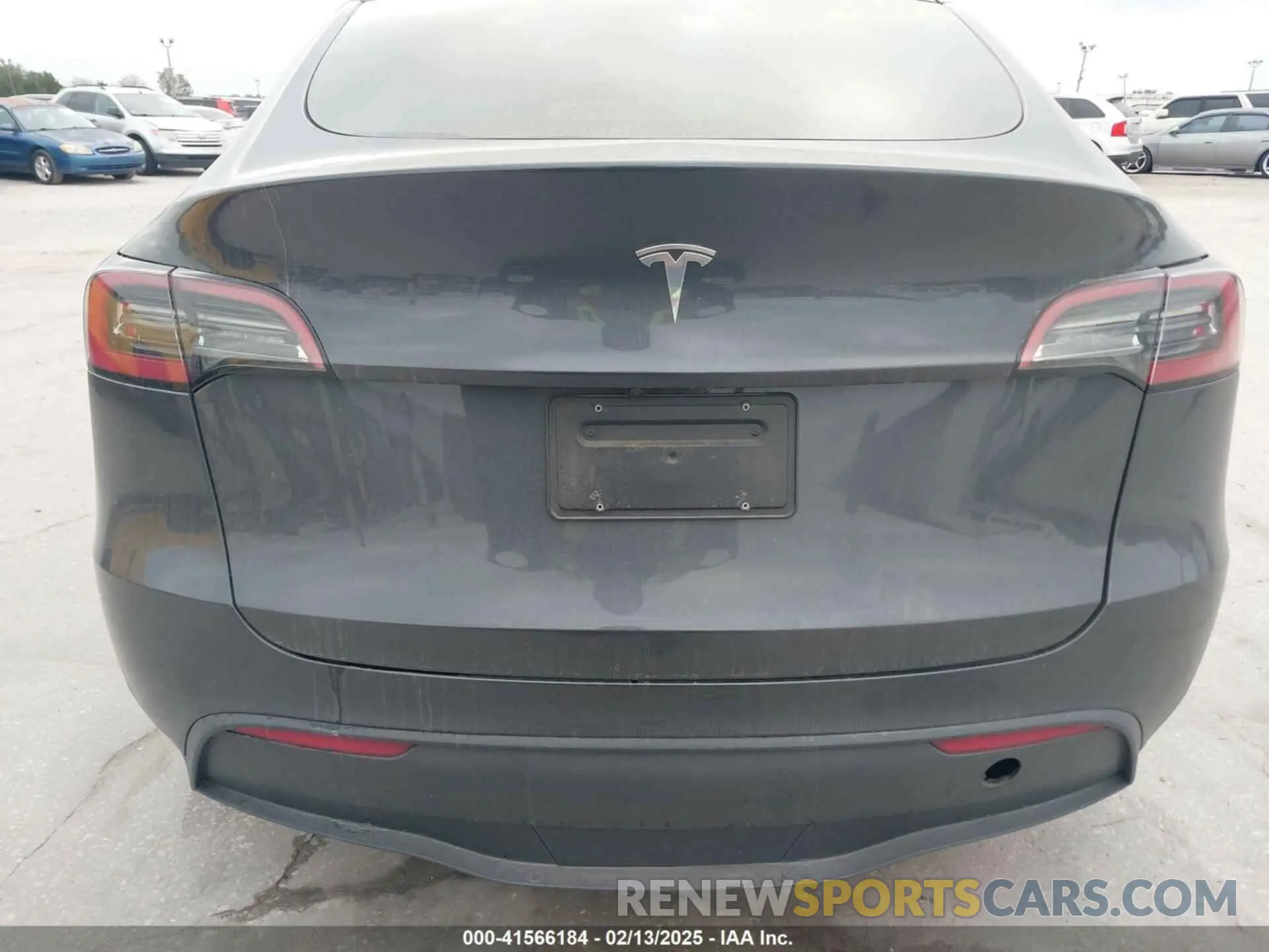 15 Photograph of a damaged car 7SAYGDED3RF002246 TESLA MODEL Y 2024