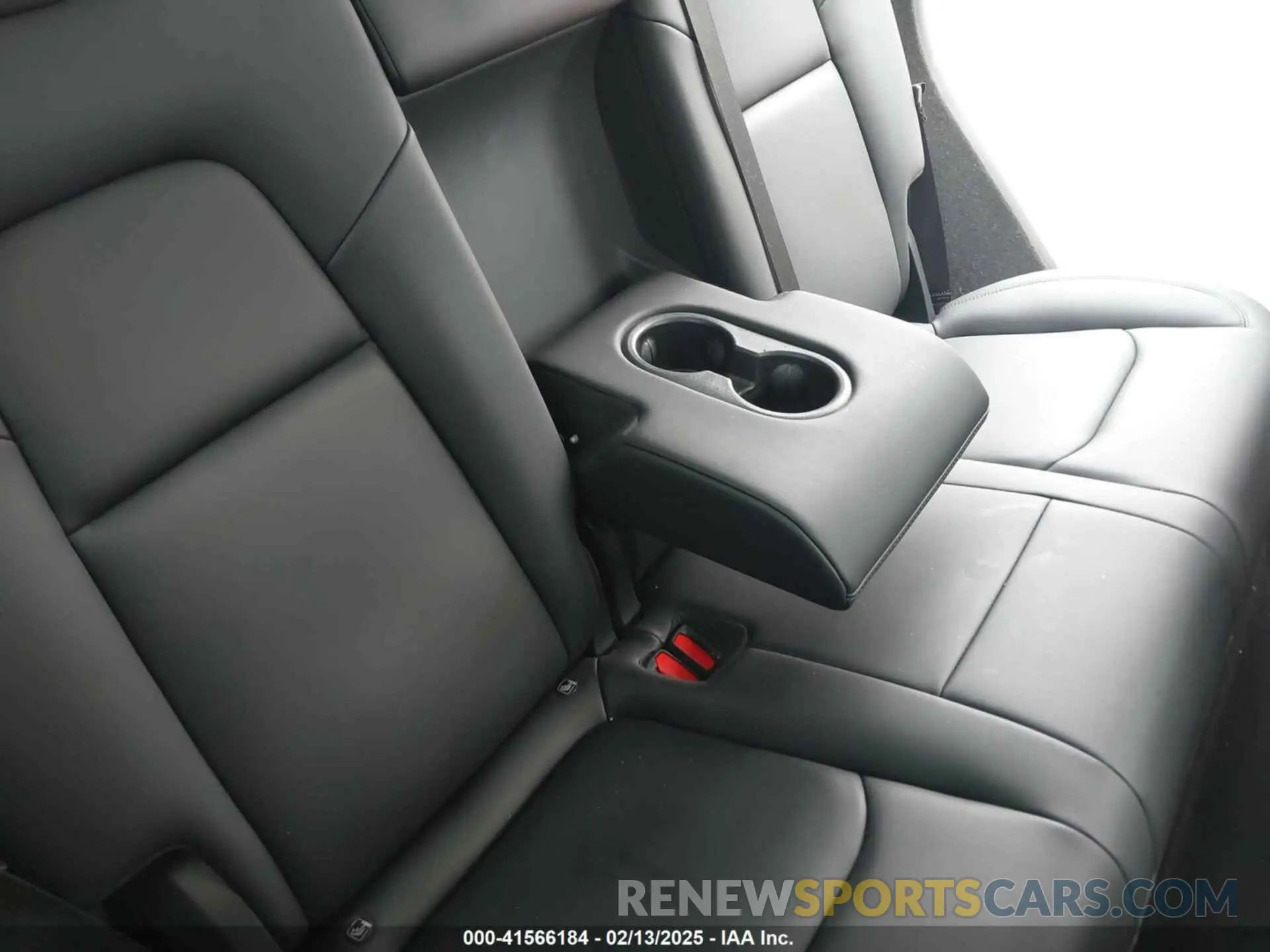 8 Photograph of a damaged car 7SAYGDED3RF002246 TESLA MODEL Y 2024