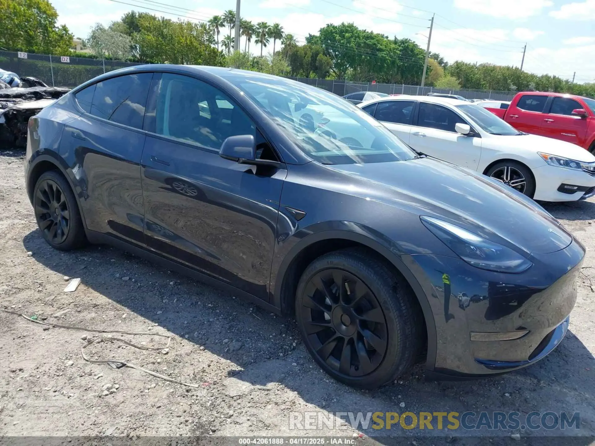 1 Фотография поврежденного автомобиля 7SAYGDED3RF019063 TESLA MODEL Y 2024