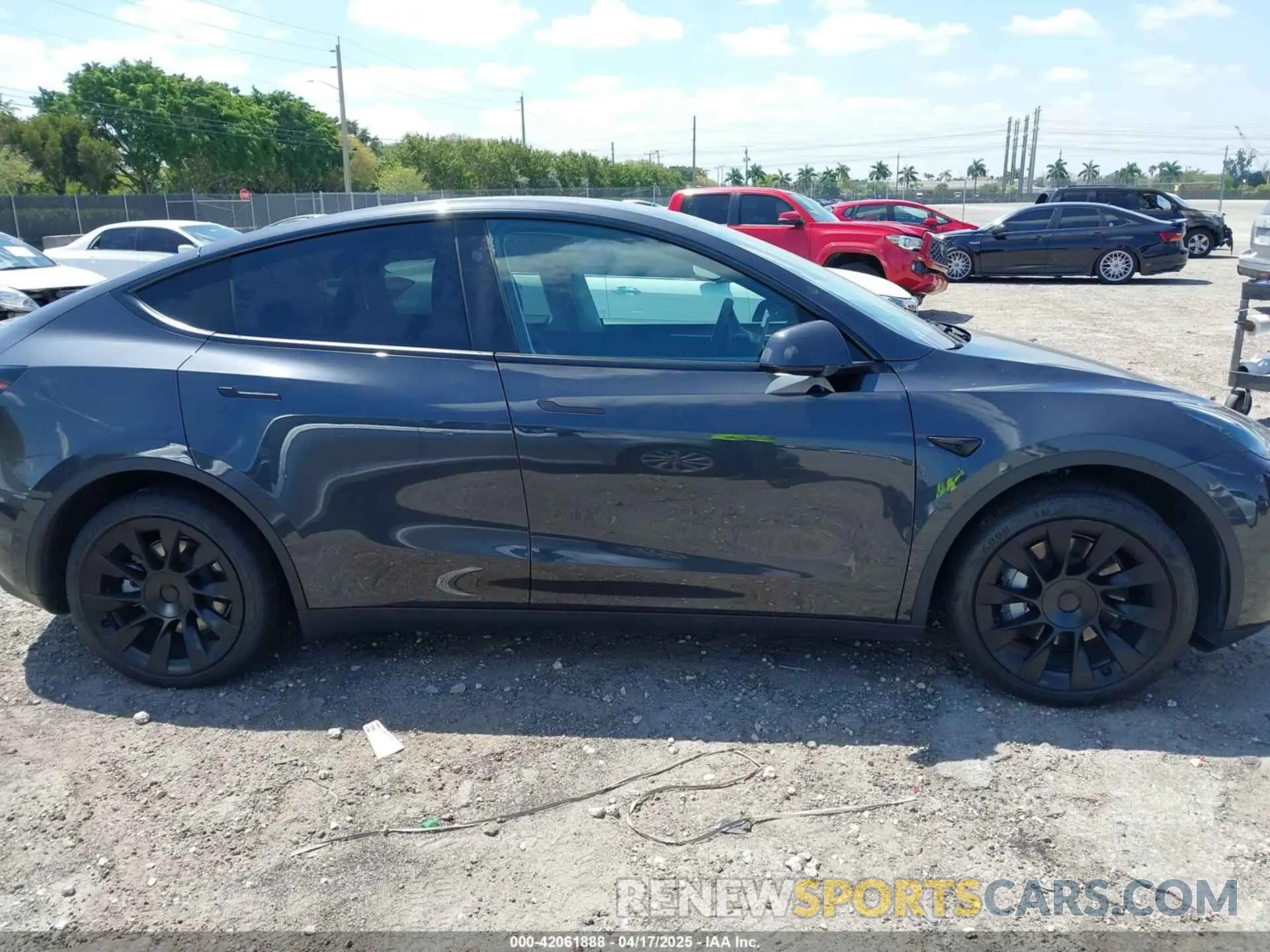 12 Фотография поврежденного автомобиля 7SAYGDED3RF019063 TESLA MODEL Y 2024