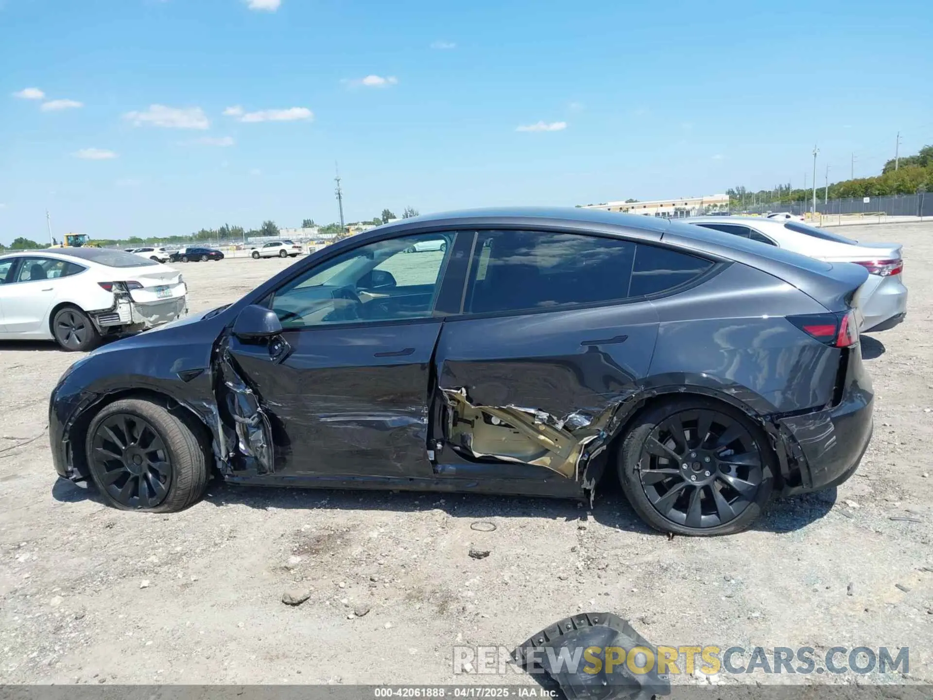 13 Фотография поврежденного автомобиля 7SAYGDED3RF019063 TESLA MODEL Y 2024