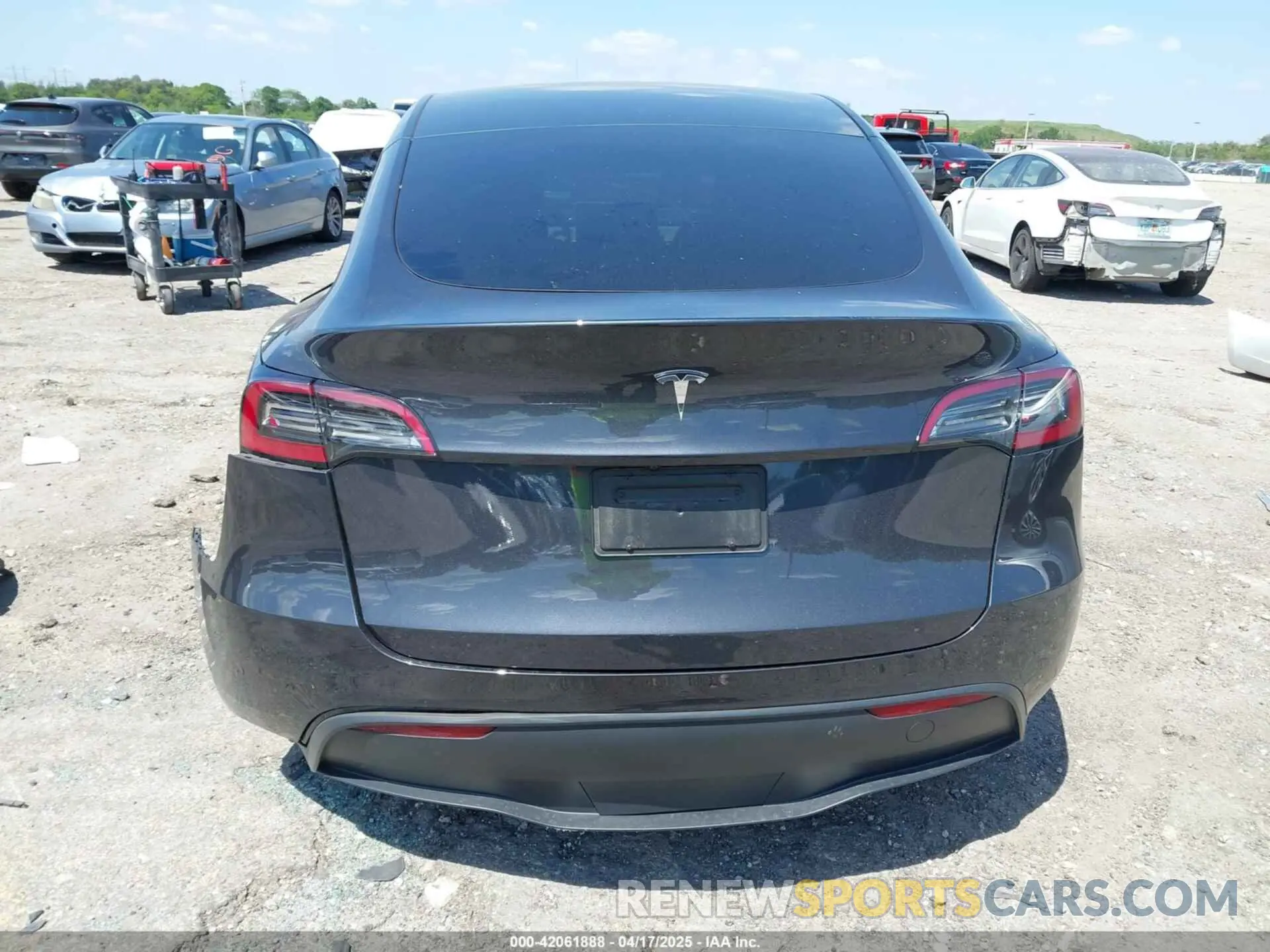 15 Фотография поврежденного автомобиля 7SAYGDED3RF019063 TESLA MODEL Y 2024