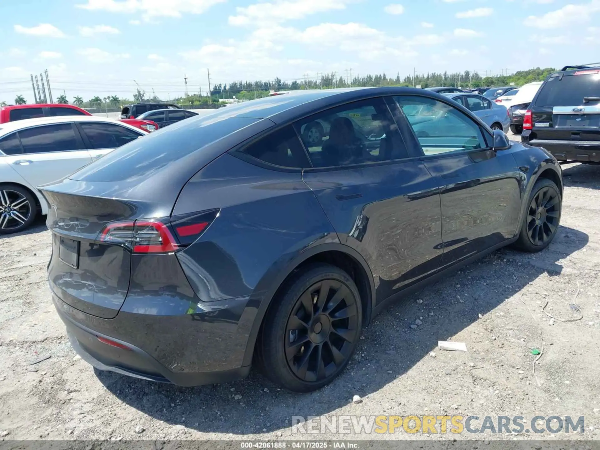 4 Фотография поврежденного автомобиля 7SAYGDED3RF019063 TESLA MODEL Y 2024