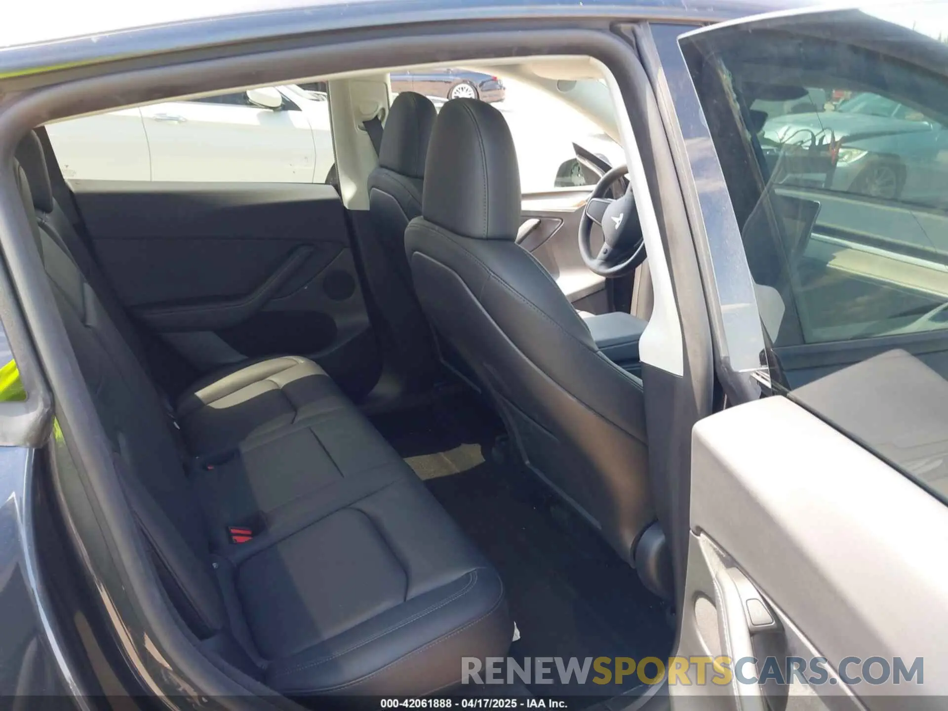 8 Фотография поврежденного автомобиля 7SAYGDED3RF019063 TESLA MODEL Y 2024