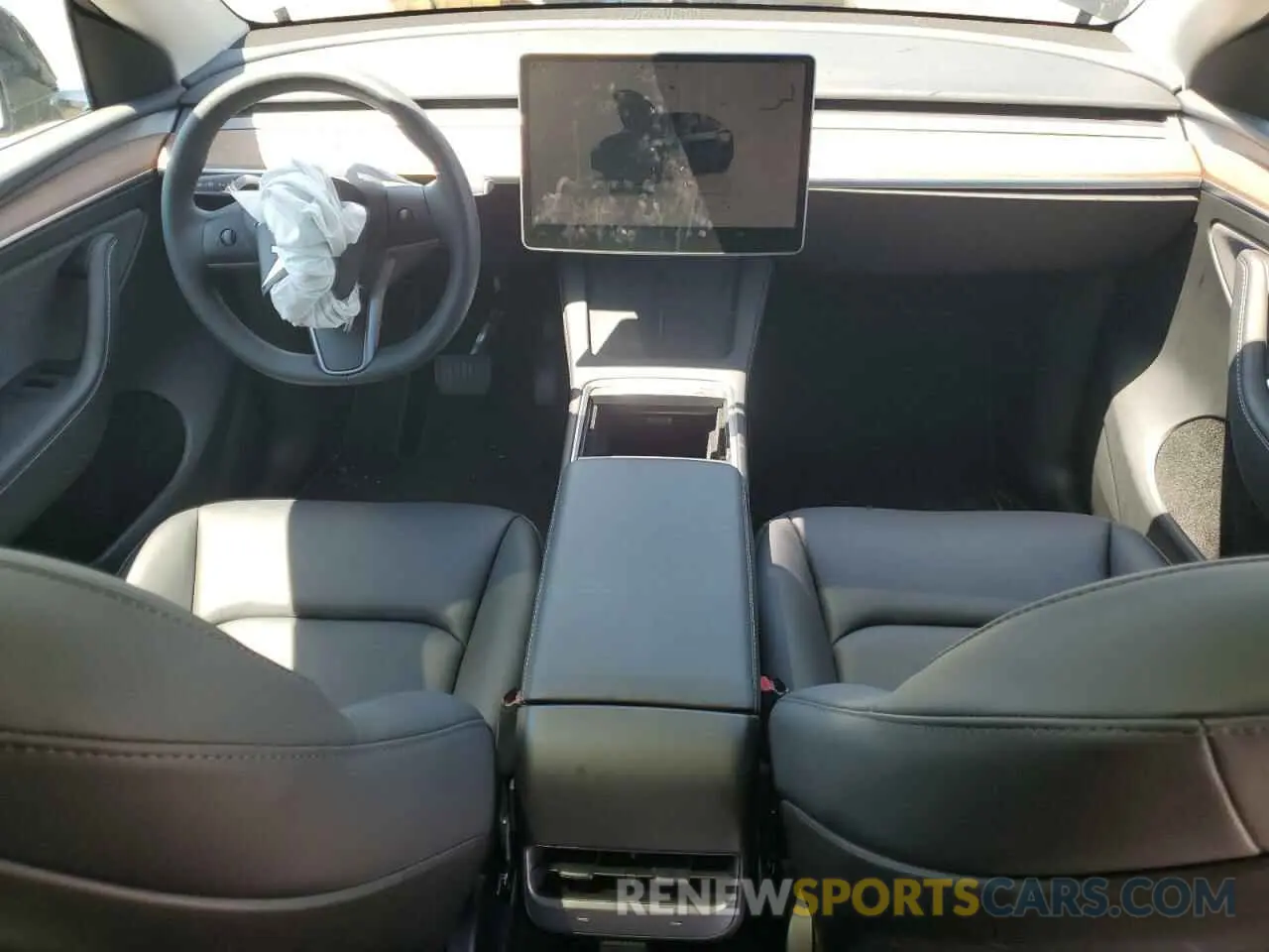 8 Photograph of a damaged car 7SAYGDED3RF056131 TESLA MODEL Y 2024