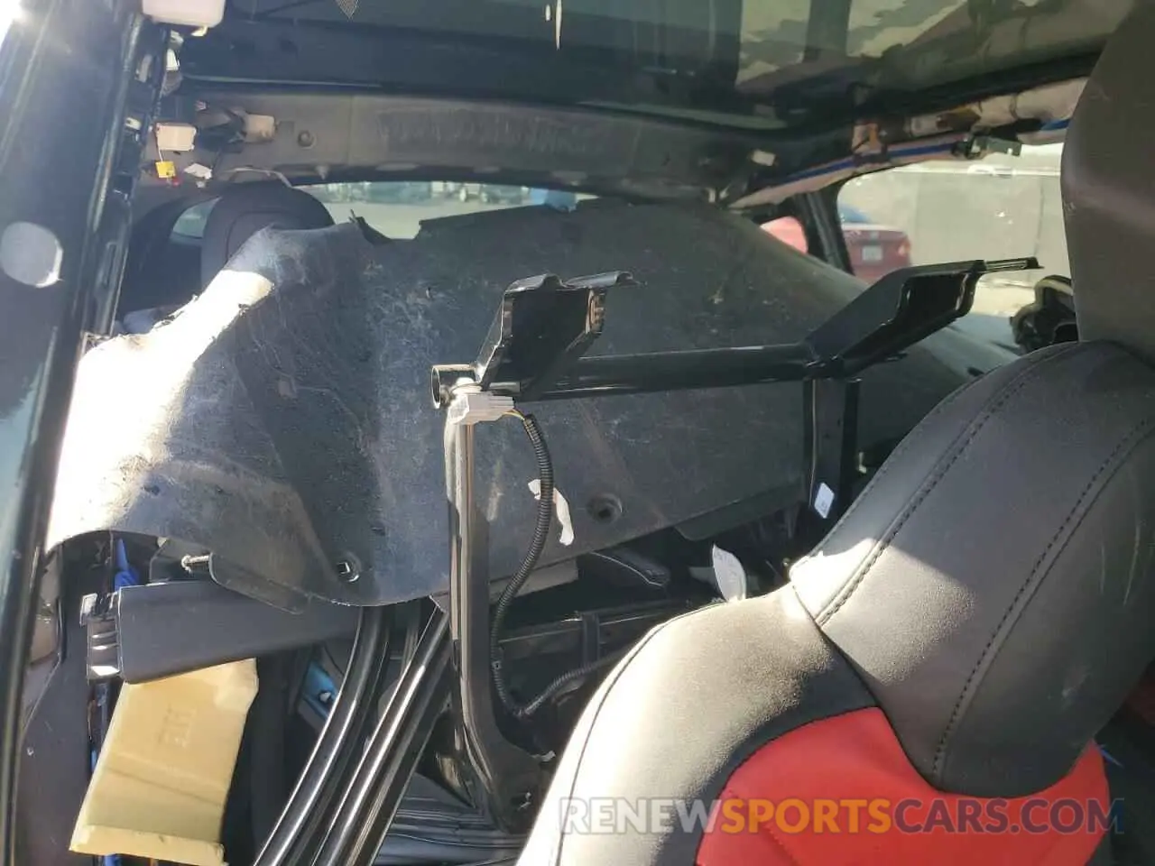 10 Photograph of a damaged car 7SAYGDED3RF056646 TESLA MODEL Y 2024