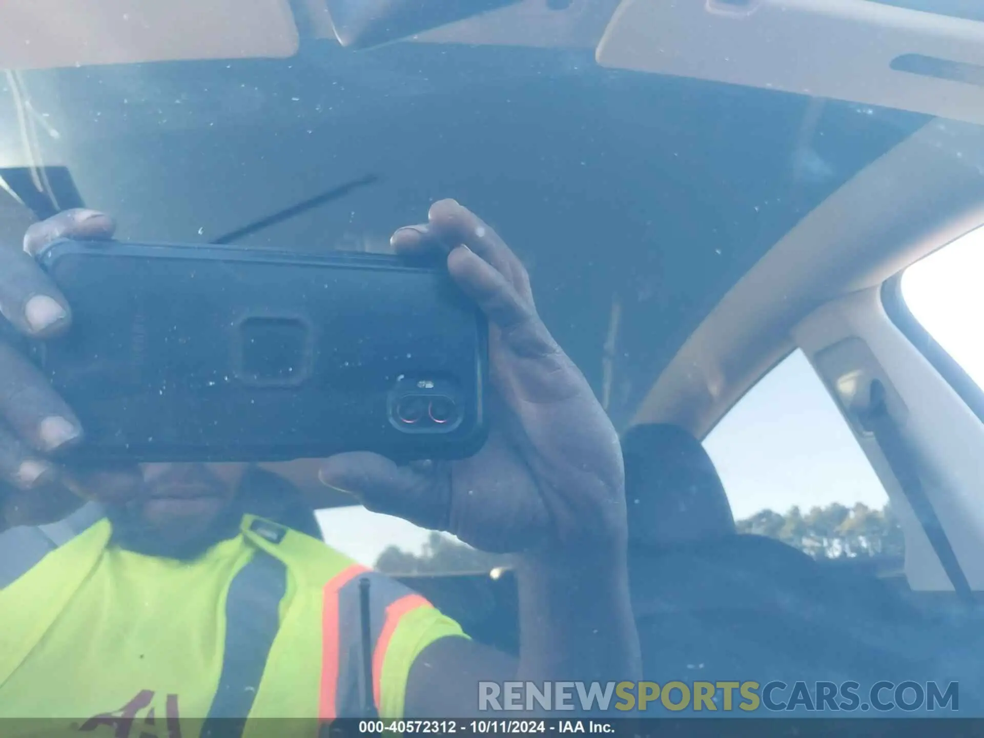14 Photograph of a damaged car 7SAYGDED3RF092501 TESLA MODEL Y 2024