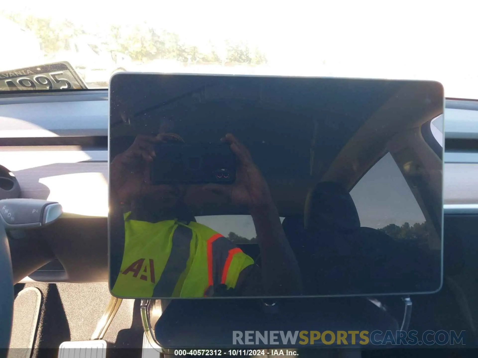 7 Photograph of a damaged car 7SAYGDED3RF092501 TESLA MODEL Y 2024