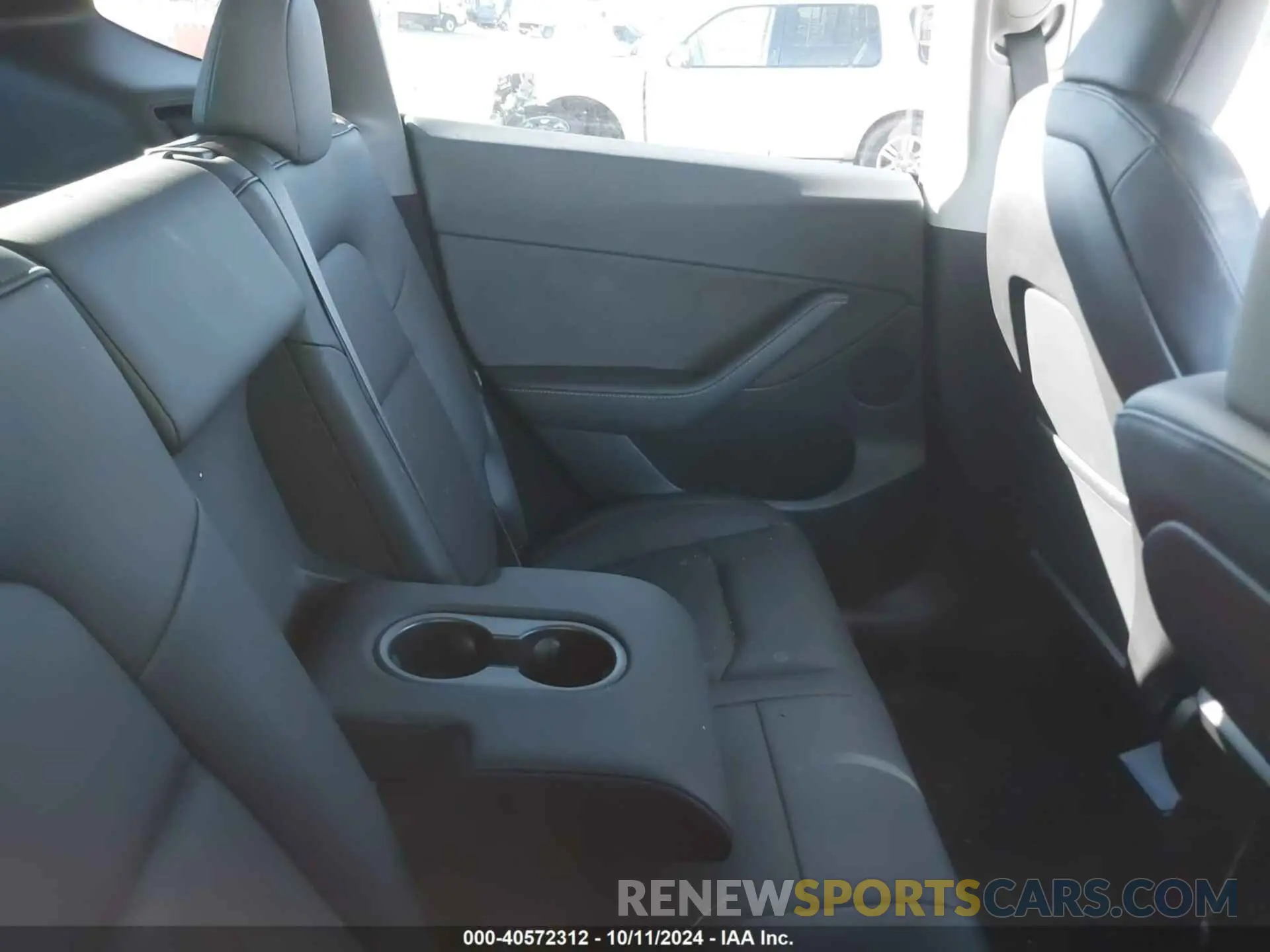 8 Photograph of a damaged car 7SAYGDED3RF092501 TESLA MODEL Y 2024