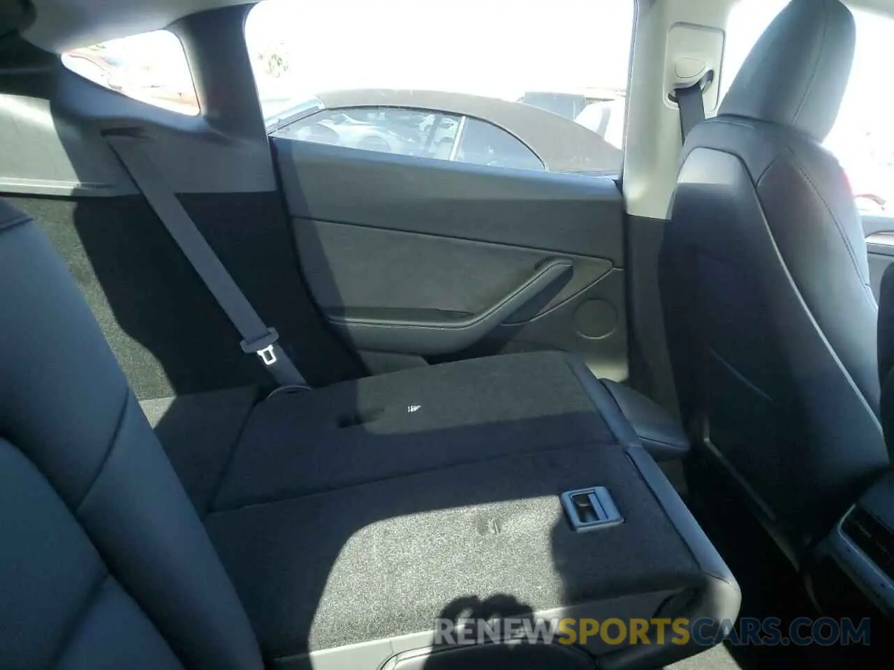 11 Фотография поврежденного автомобиля 7SAYGDED3RF131376 TESLA MODEL Y 2024